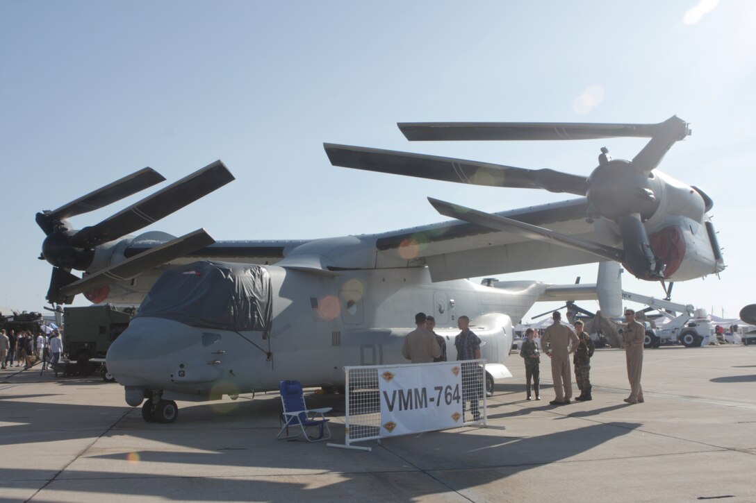 MARADMIN 596/14 announces eligibility and procedures for Marine Corps Reserve fiscal year 2015 avation retention pay bonuses. Eligible pilots with an approved Selected Marine Corps Reserve squadron can now apply for a bonus in exchange for three years of satisfactory service in a Selected Marine Corps Reserve Unit. (U.S. Marine Corps Photo by Cpl. Raquel Barraza)