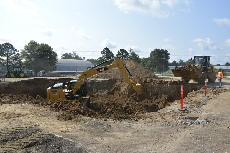 Twenty-five hundred cubic yards of soil were excavated, treated for contaminants and replaced during recent cleanup efforts on the former motor pool site at the U.S. Army Engineer Research and Development Center in Vicksburg, Miss.  The Vapor Energy Generator soil remediation system was used for the project, coordinated by the U.S. Army Corps of Engineers Omaha District.
