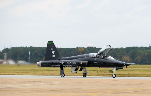 A T-38 Talon taxis in after a training mission at Langley Air Force Base, Va., Nov. 17. Although the T-38 does not have the same technology as the F-22 Raptor, the 27th Fighter Squadron outfits the jet with other tools in conjunction with ground-based assistance to keep the Talon competitive with the Raptor. (U.S. Air Force photo by Senior Airman Austin Harvill/Released)