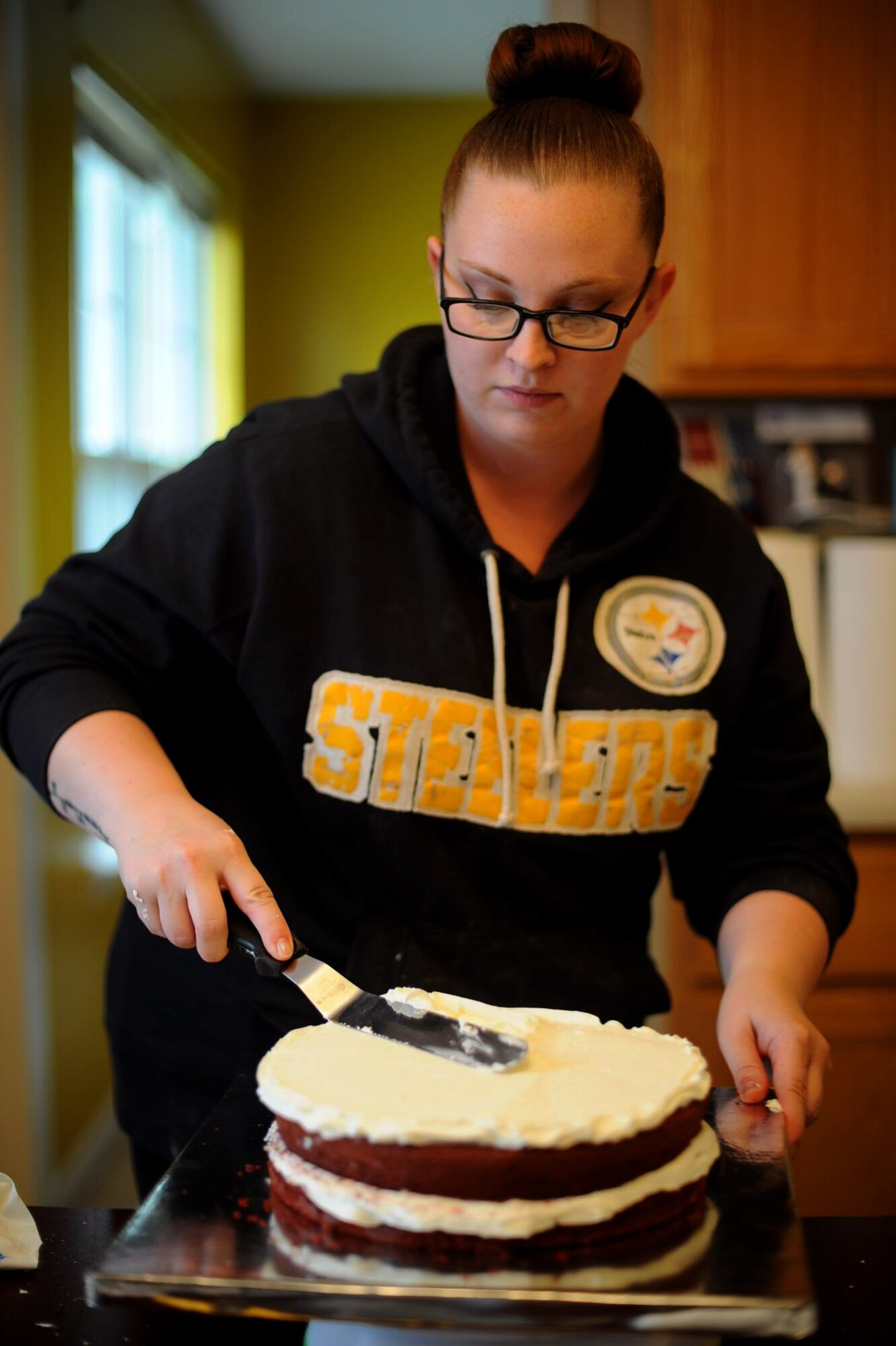 Staff Sgt. Jean Lawrence, prior 436th Operation Support Group unit deployment manager, ices a cake Nov. 5, 2014 at her home in Magnolia, Del. Lawrence sustained an injury in 2005 that has led to a medical retirement. (U.S. Air Force photo/Staff Sgt. Elizabeth Morris)