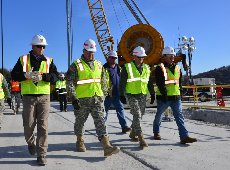 NASHVILLE, Tenn. (Nov. 19, 2014) – The Great Lakes and Ohio River Division commander visited two Nashville District projects for the first time today to interact with project managers and engineers, and to recognize Corps of Engineers employees for their professionalism and excellence. 