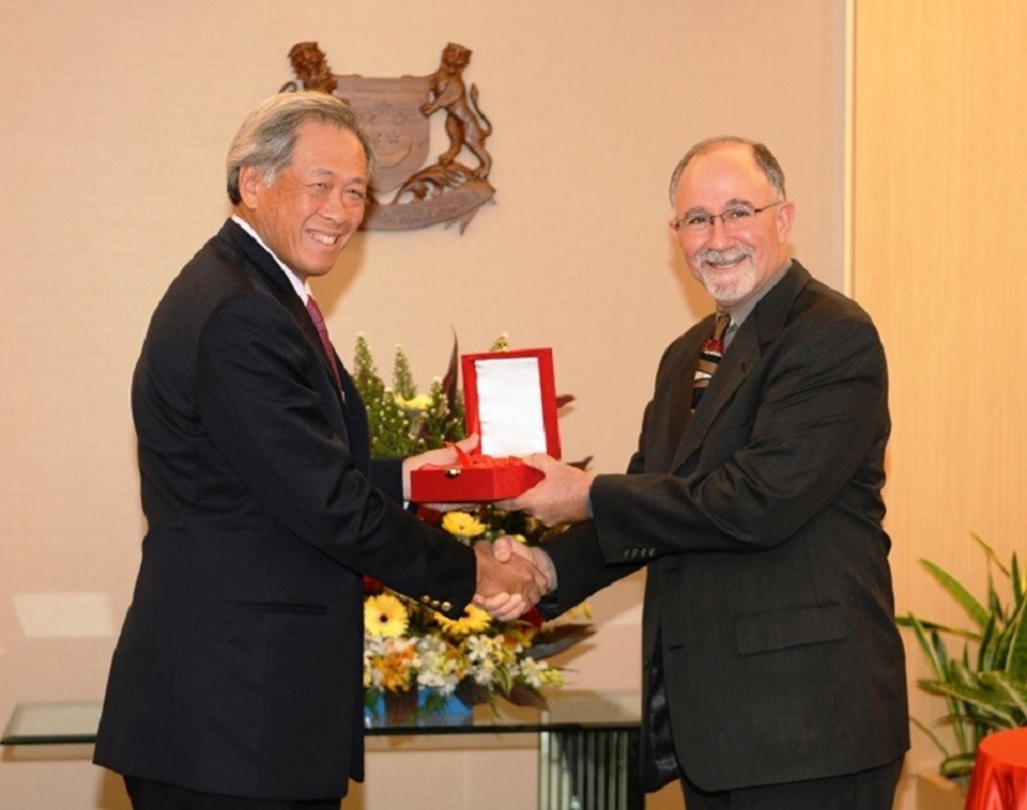 Singapore Minister for Defence Dr. Ng Eng Hen presents the Singapore Defence Technology Distinguished Fellowship to Air Force Civil Engineer Center Director Joe Sciabica. The fellowship recognizes Sciabica’s work in promoting defense technology cooperation between the U.S. and Singapore. (Photo courtesy of Singapore Ministry of Defence)