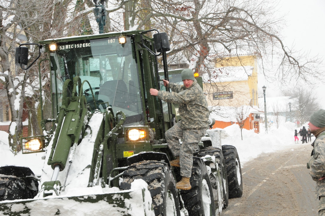 New York Army National Guard soldiers remove snow following historic amounts of snowfall in Buffalo, N.Y., Nov. 20, 2014. 