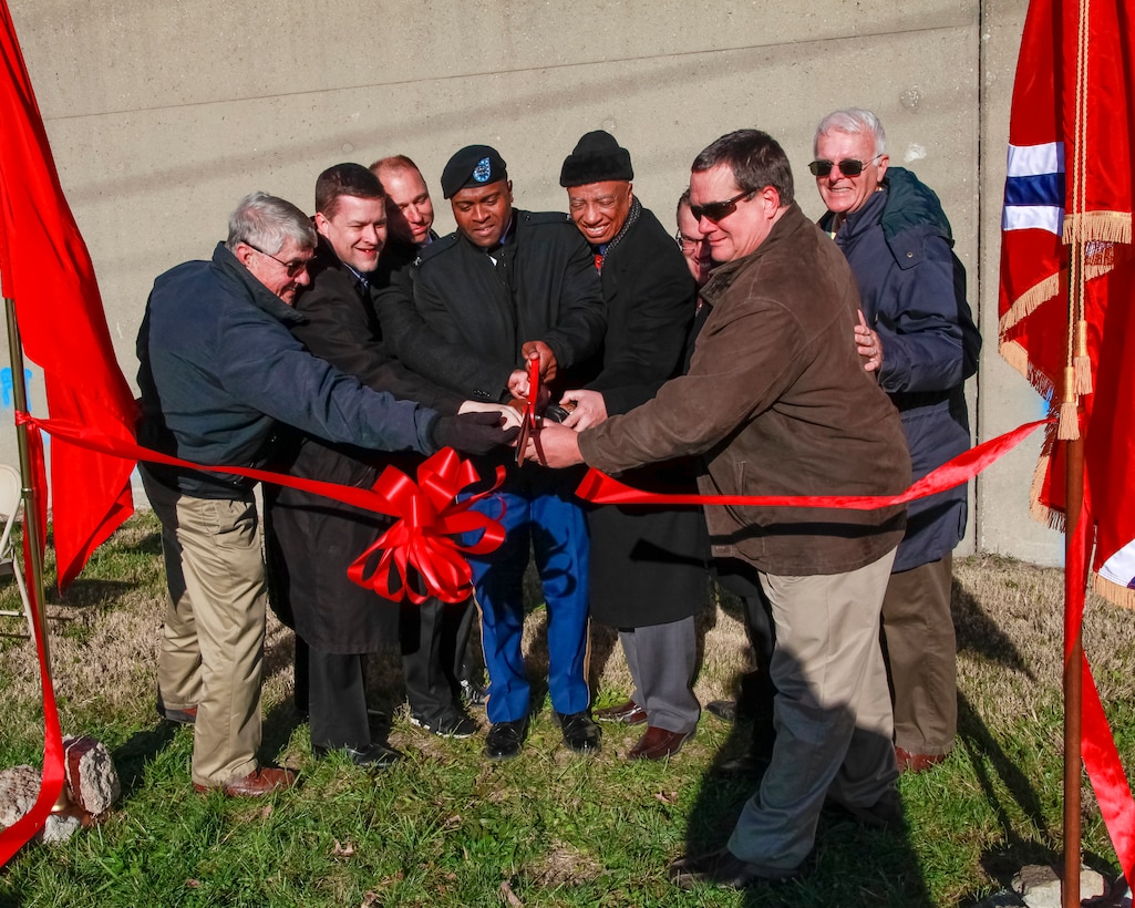 Twenty one years after the Great Flood of 1993, which overwhelmed levees along the Mississippi River and its tributaries, the City of St. Louis and the U.S. Army Corps of Engineers celebrated the completion of the St. Louis Flood Protection Reconstruction Project with a ribbon cutting ceremony Nov. 14.