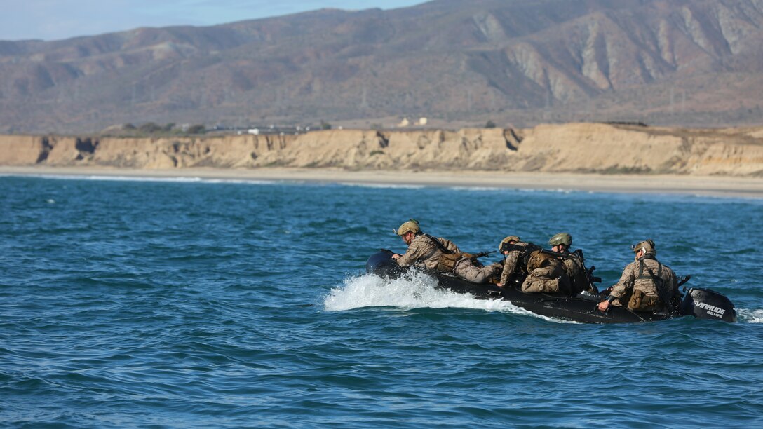 Marines with 2nd Platoon, Force Company, 1st Reconnaissance Battalion, I Marine Expeditionary Force, conduct helocast operations off the coast of Marine Corps Base Camp Pendleton, Calif., Nov. 19, 2014. Helocast operations allow recon Marines to move from air to land in a quick and stealthy manner.