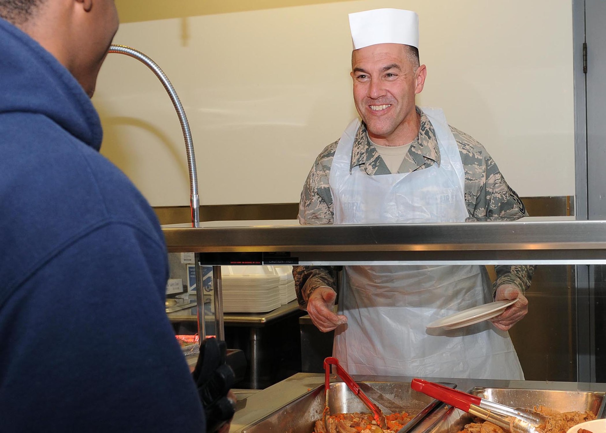 WRIGHT-PATTERSON AIR FORCE BASE, Ohio - Chief Master Sgt. Troy Eden,
National Air and Space Intelligence Center command chief, serves dinner at
the Pitsenbarger Dining Facility here Nov. 19. Each year, the dining
facility staff prepares a special Thanksgiving-themed dinner for patrons.
Throughout the evening, several Wright-Patterson senior leaders served the
dinner to Airmen as a gesture of appreciation for their hard work. (U.S. Air
Force photo/Staff Sgt. Eunique P. Thomas