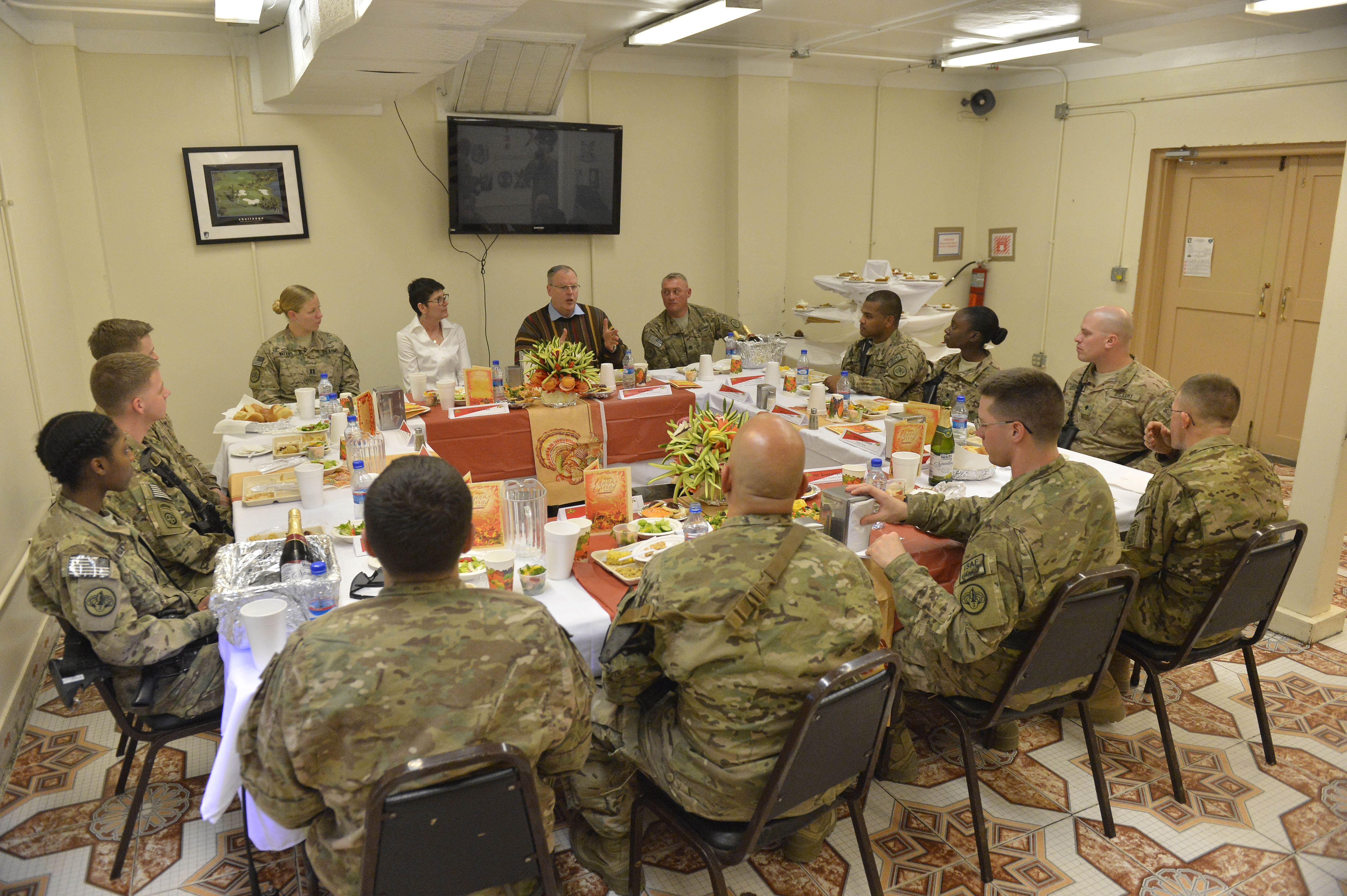 U S Deputy Defense Secretary Bob Work And His Wife Cassandra Join A Group Of Service Men
