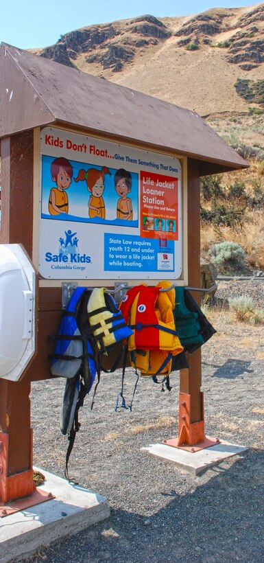 Lepage Park has a life jacket loaner station that provides life jackets for visitors who want to enjoy water recreation there, but there is no life guard on duty. Wearing life jackets while swimming on open water is important; open water like rivers and reservoirs aren't like swimming pools.