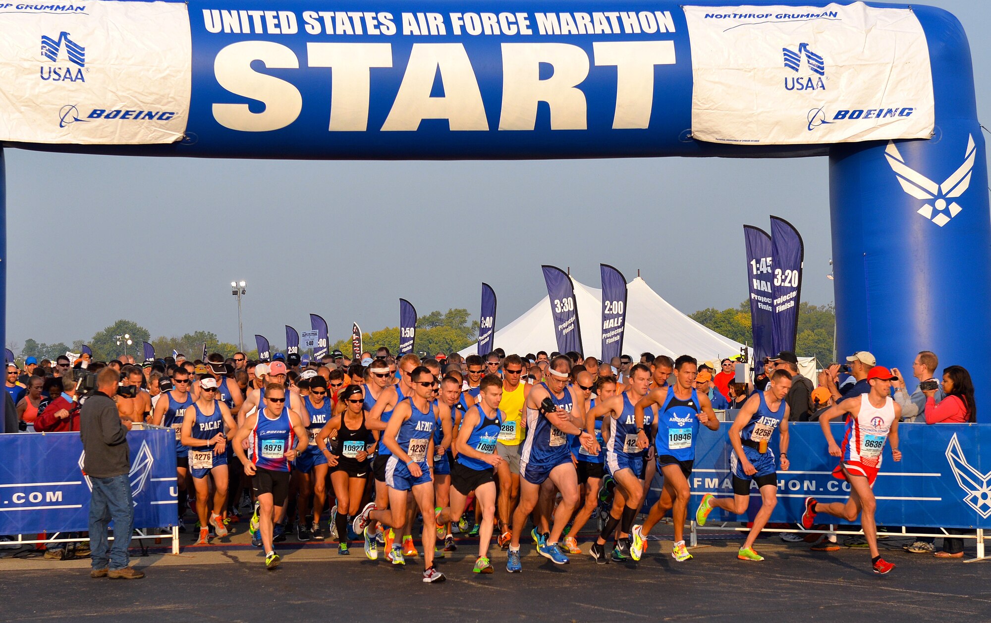 Participants, including the Pacific Air Forces team, begin the Air Force Half Marathon, Wright-Patterson Air Force Base, Ohio, Sept. 20, 2014. The PACAF team won 1st place in the half marathon Major Command team challenge. (Courtesy photo from Lois Johnson)