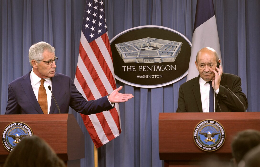 U.S. Defense Secretary Chuck Hagel and French Defense Minister Jean-Yves Le Drian brief reporters at the Pentagon, Oct. 2, 2014.