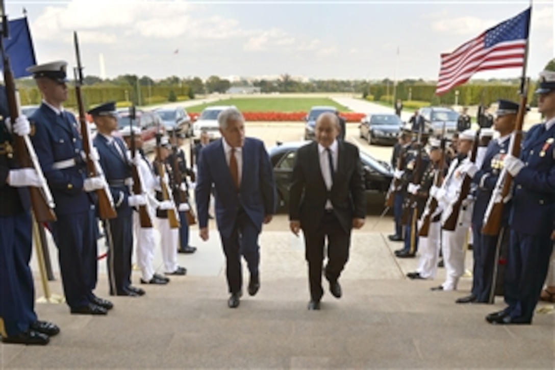 U.S. Defense Secretary Chuck Hagel hosts an honor cordon to welcome French Defense Minister Jean-Yves Le Drian for a meeting at the Pentagon, Oct. 2, 2014. 