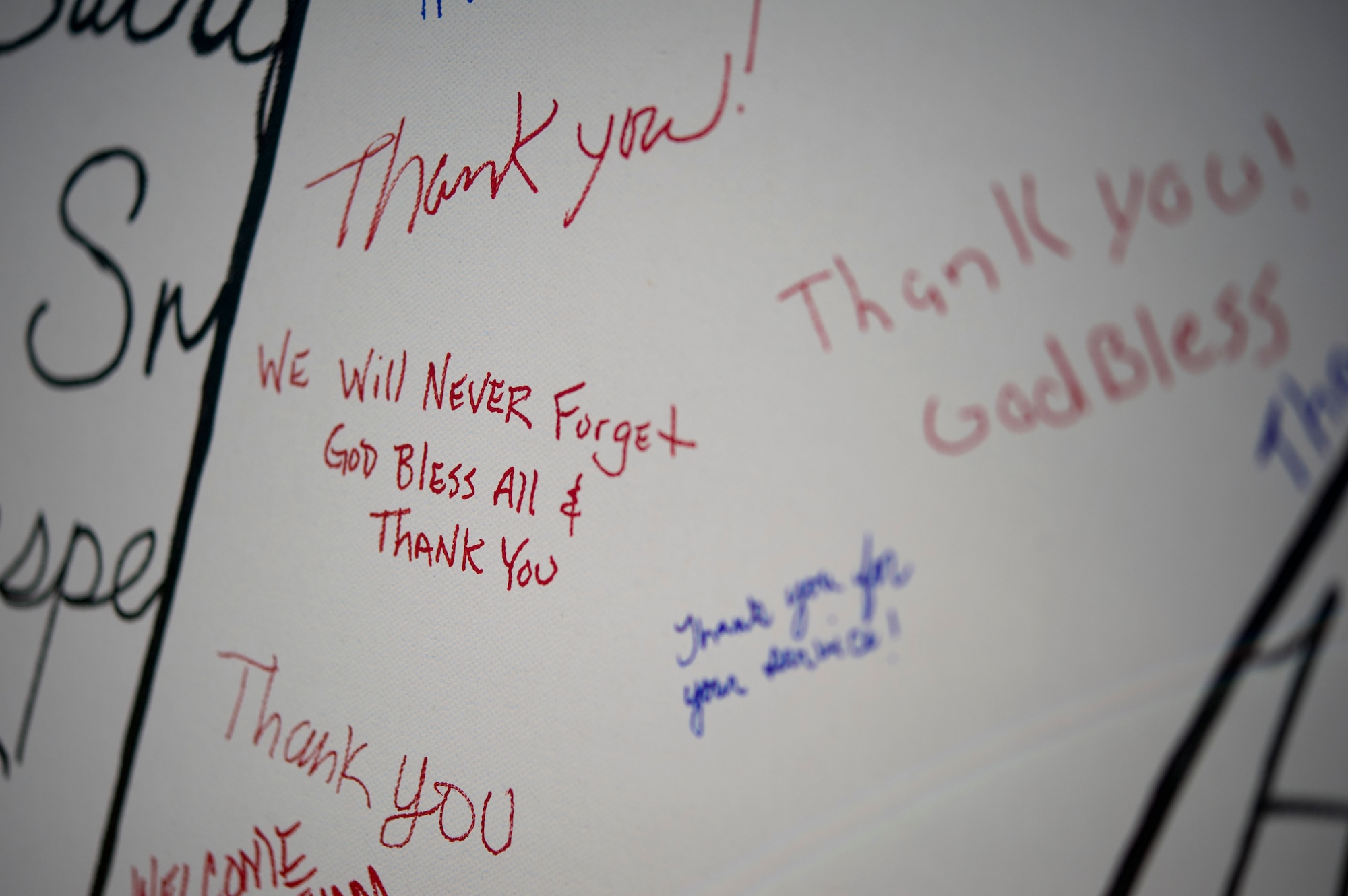 Guests are welcomed to sign a thank you board near "The Moving Wall," a Vietnam veterans memorial wall, in Goodyear, Arizona, Oct. 03, 2014. Inscribed on the black granite walls are the names of more than 58,249 men and women who gave their lives or remain missing. (U.S. Air Force photo by Staff Sgt. Staci Miller)  