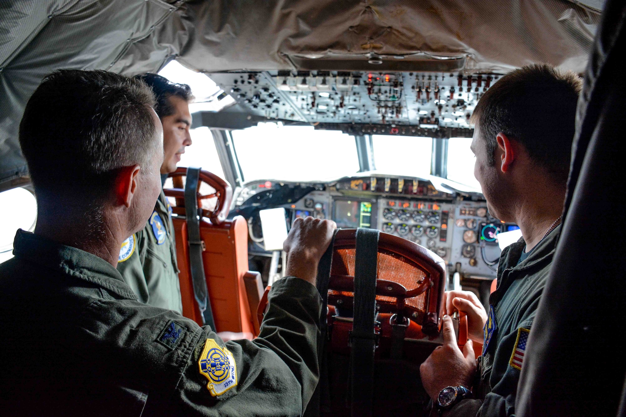 Col. Randy Huiss, 15th Wing commander, tours a P-3C Orion maritime patrol aircraft belonging to the ‘Golden Eagles’ of Patrol Squadron (VP) 9 at Joint Base Pearl Harbor Hickam Hawaii. Patrol Squadron units will be operating out of Hickam Airfield during a two-month renovation of Marine Corps Base Hawaii spaces, requiring coordination and cooperation between Navy and Air Force commands to ensure successful missions. (U.S. Navy photo by Mass Communication Specialist 3rd Class Amber L. Porter/Released)