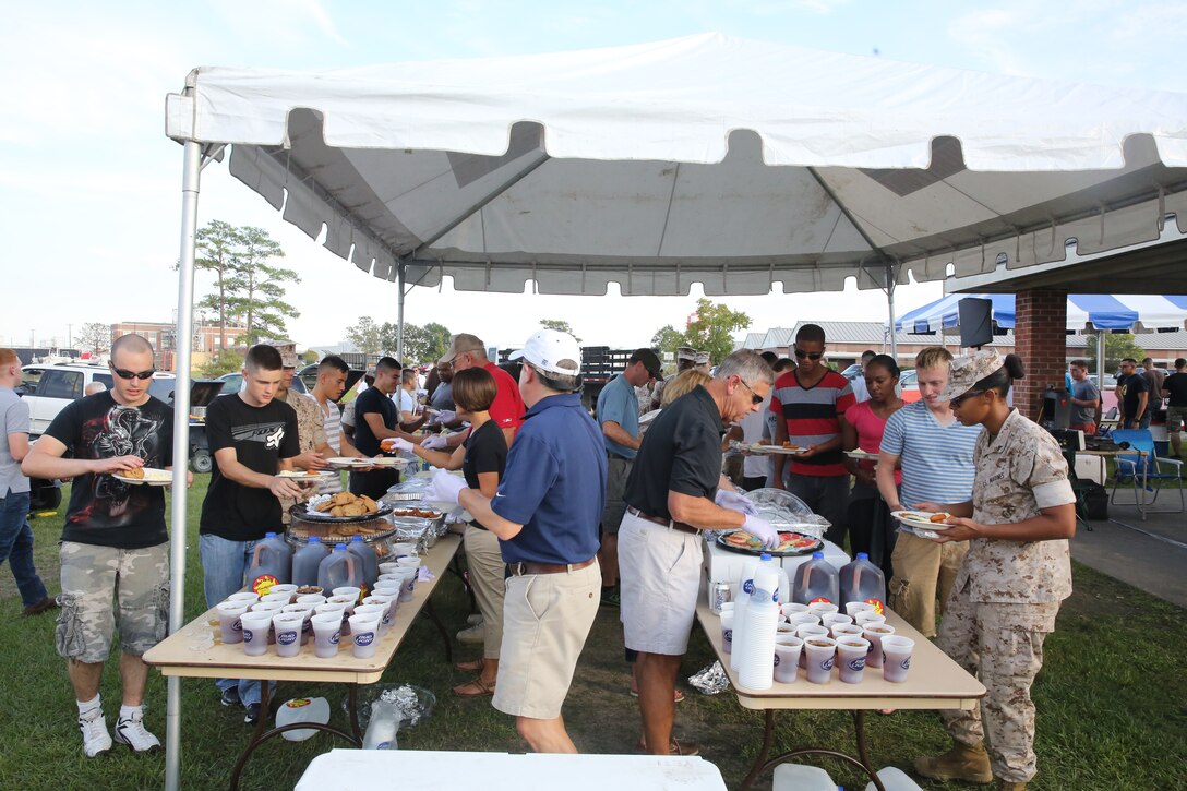 Marines and Sailors file through a buffet line at the bi-annual New Bern Military Alliance Fall Chicken Picking at Marine Corps Air Station Cherry Point, N.C., Oct. 1, 2014. The event was sponsored by the New Bern Chamber of Commerce and local businesses to show appreciation for Cherry Point’s active duty service members.