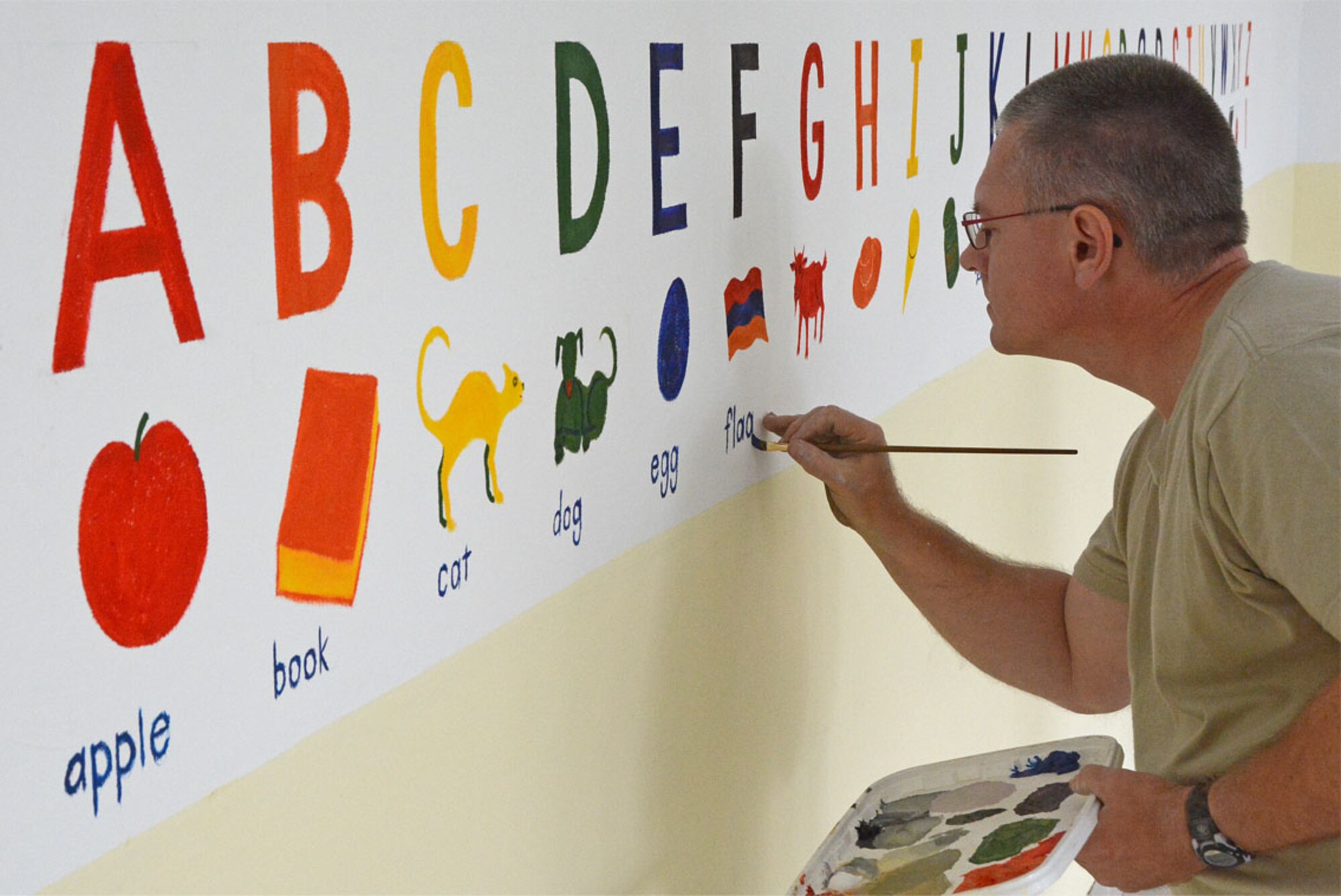 Tech. Sgt. Robert Morris finishes the alphabet in the English classroom of the Darbas schoolhouse. (Photo by Master Sgt. Allen Pickert)