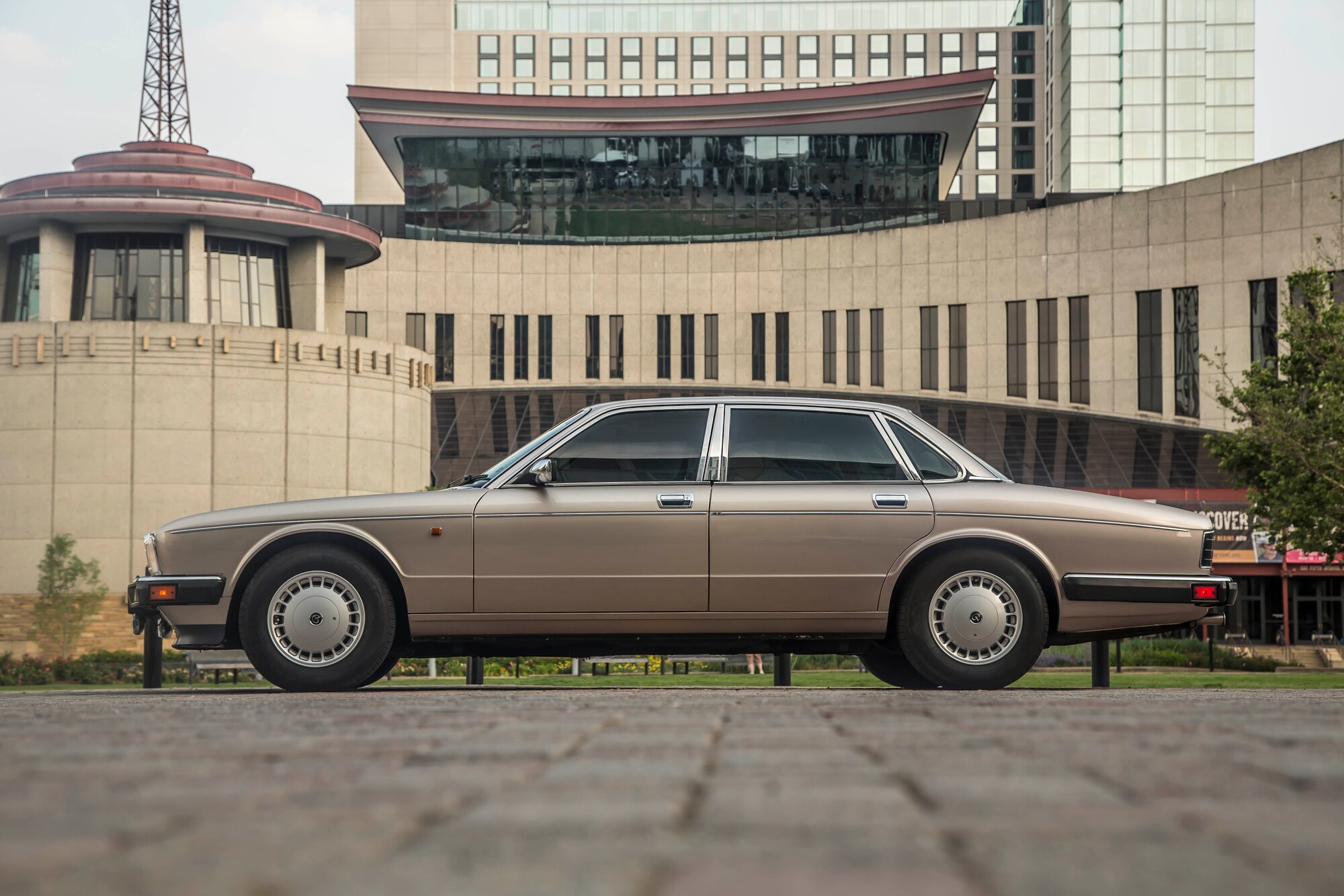 Arnold Engineering Development Complex (AEDC) engineer Ron Lutz’s 1992 Jaguar XJ6 Vanden Plas, seen in this photo, was featured in the summer 2014 “Motor Trend Classic” magazine which was published in August. The photo-shoot for the article took place in Nashville and compared features of the 1990s luxury cars – the Nissan Infiniti Q45t and the Jaguar. (Motor Trend Photo by Julia Lapalme)