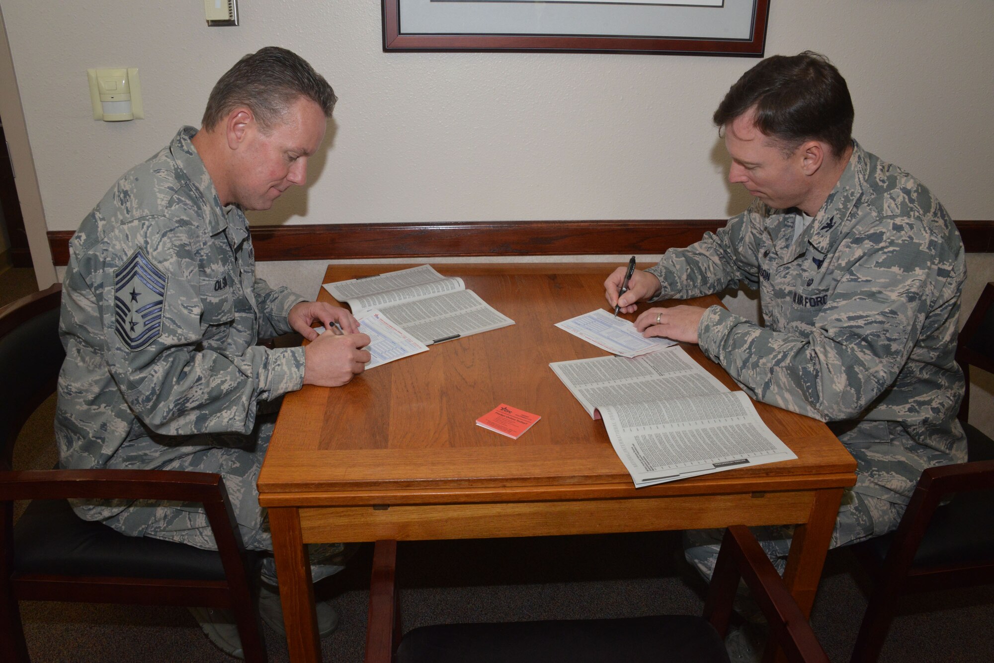 Col. Dagvin Anderson, right, 58th Special Operations Wing commander, and Chief Master Sgt. Cory Olson, 58th SOW command chief, pledge donations to the Combined Federal Campaign. In the first week of the campaign, Team Kirtland donated $31,548.  The CFC drive will run through Nov. 4 with a goal of raising $350,000. (Photo by Dennis Carlson)