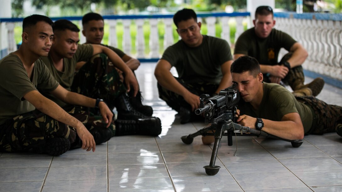 Philippine airmen and U.S. Marines familiarize themselves with the M240G medium machine gun Oct. 3 at Basa Air Base, Philippines. The service members shared best practices in several areas, including weapons handling, airbase ground defense, and jungle warfare tactics as part of a training event taking place during Amphibious Landing Exercise 2015. PHIBLEX 15 is an annual bilateral training event conducted to improve interoperability and strengthen the bond between the Philippines and U.S. The U.S. Marines are with Marine Wing Support Squadron 172, Marine Air Group 36, 1st Marine Aircraft Wing. The Philippine airmen are with the Air Defense Wing. 