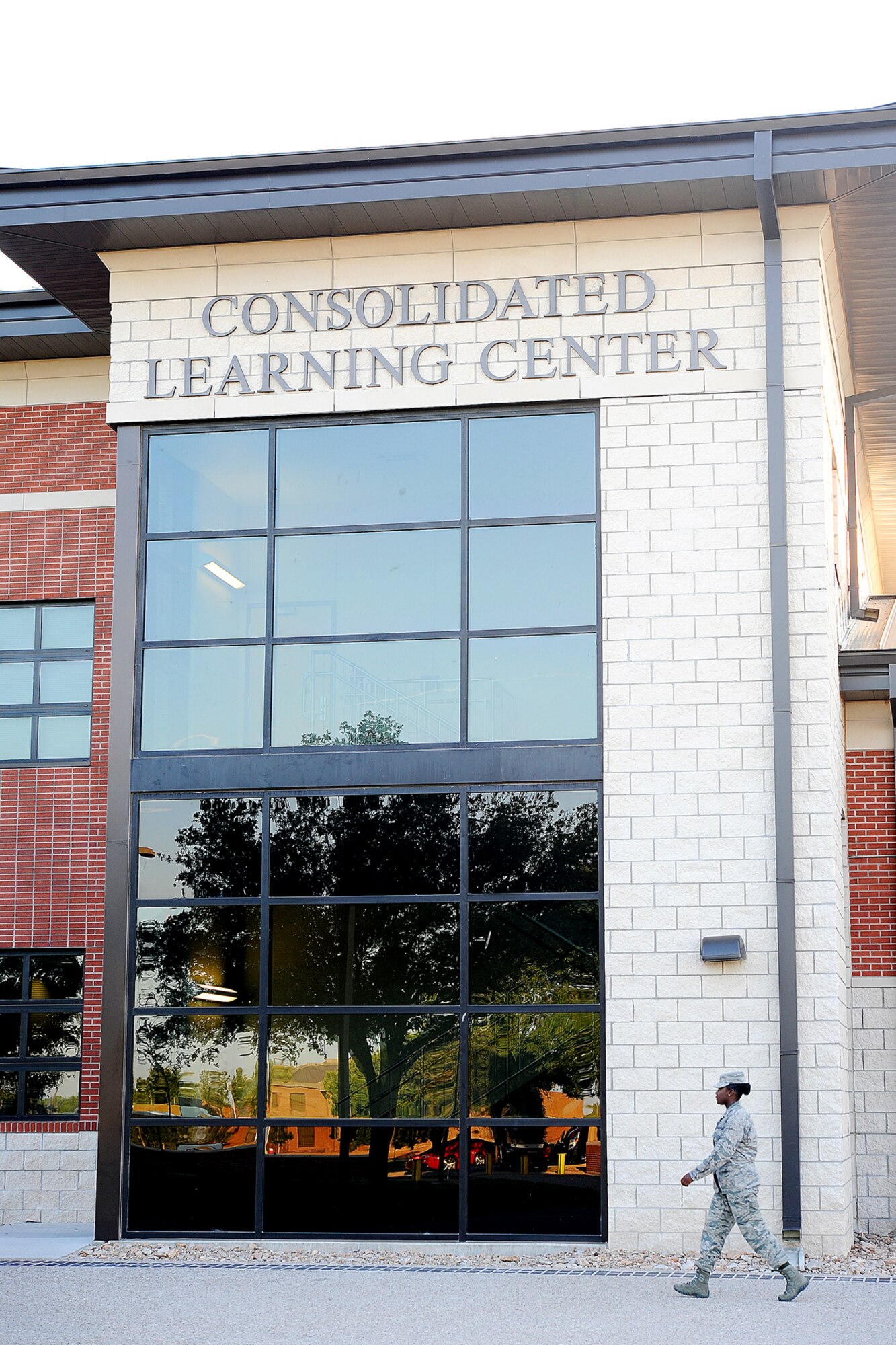 GOODFELLOW AIR FORCE BASE, Texas – Airman Jesyka Ware, 315th Training Squadron student, walks to the library at the Consolidated Learning Center Sept. 30. The library is open to all students and permanent party members. (U.S. Air Force photo/ Airman 1st Class Devin Boyer)