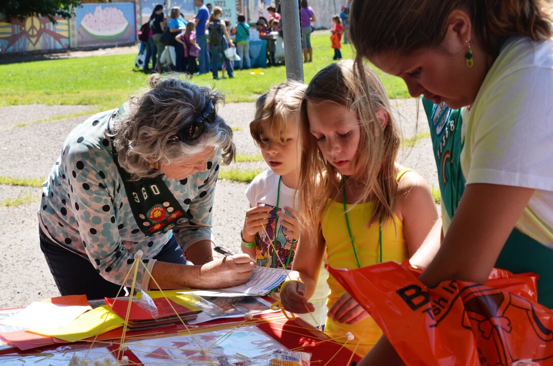 BERNALILLO, N.M., -- Carol Wies-Brewer assists some Scouts as they design and build a structure with spaghetti and marshmallows.