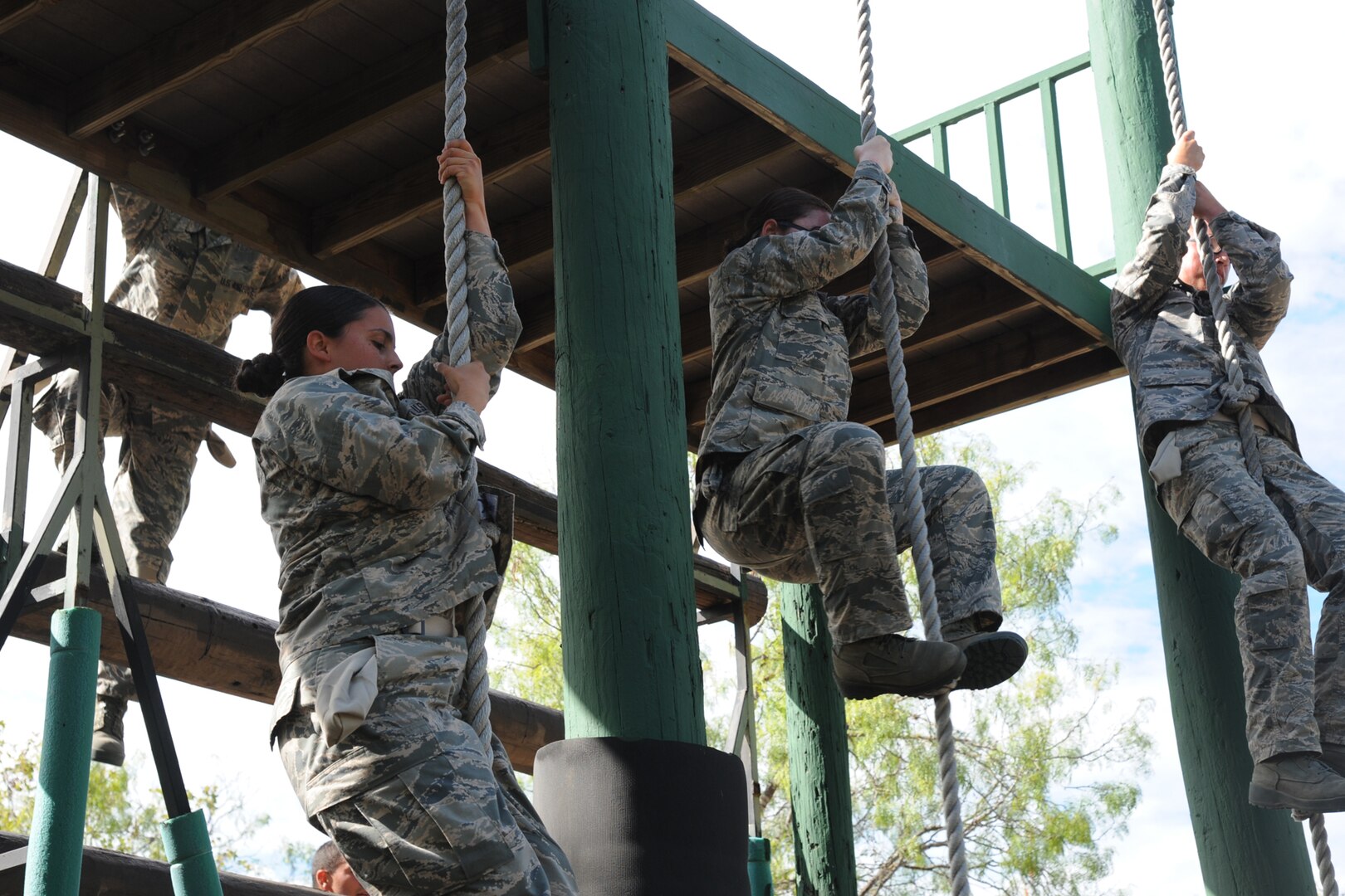 Trainees Take Final Obstacle Course Run At Jbsa Lackland Joint Base San Antonio News