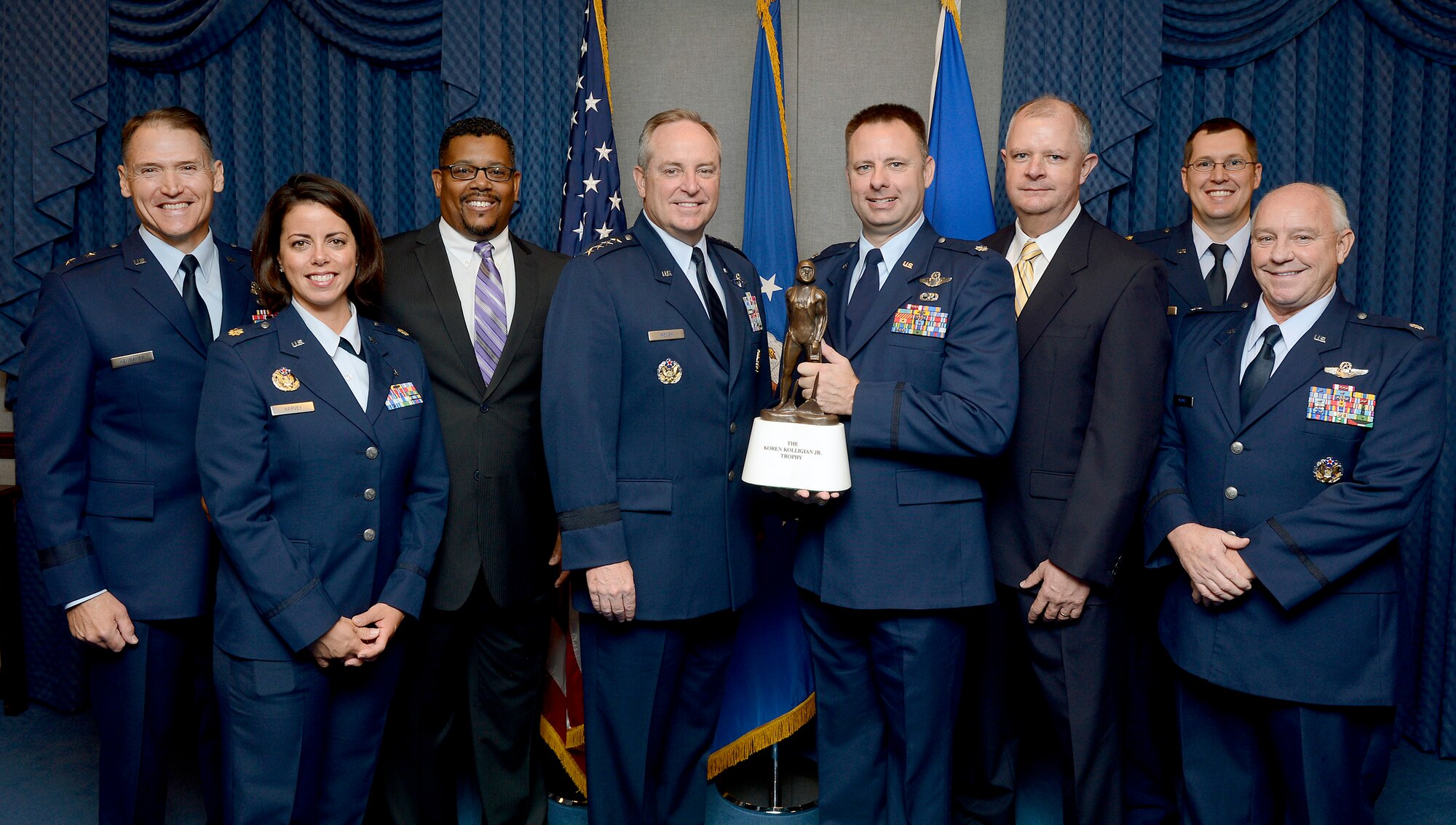 Air Force Chief of Safety Maj. Gen. Kurt F. Neubauer, Maj. Jaime
Harvey, Troy Armstead, Air Force Chief of Staff Gen. Mark A. Welsh III, Lt.
Col. William Lee (recipient), Daniel Stanton, Maj. Patrick Schuldt, Lt. Col.
Rick Adams are pictured during the Kolligian Trophy presentation honoring
Lt. Col. Lee, 96th Flying Training Squadron, Laughlin Air Force Base, Texas,
during in a ceremony, honoring Lee for his acts of safety, Oct. 8, 2014, in
the Pentagon.  (U.S. Air Force photo/Scott M. Ash)
