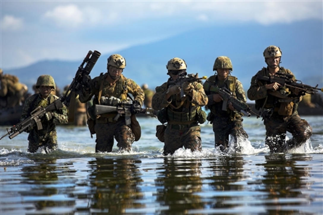 U.S. Marines and Philippine forces move onto the beach during a simulated amphibious raid as part of Amphibious Landing Exercise, PHIBLEX 15, in Palawan, Philippines, Oct. 1, 2014.