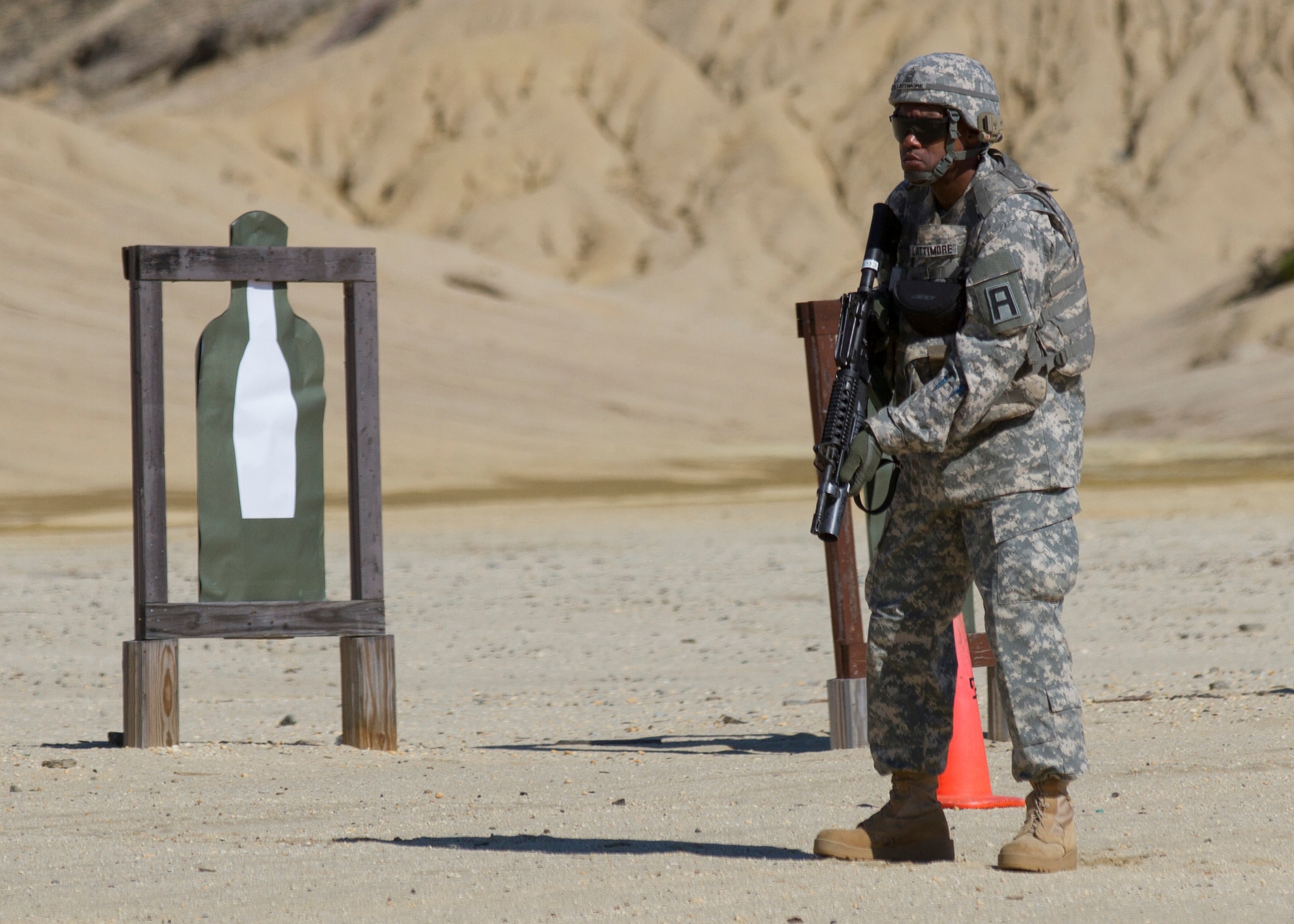 Army Master Sgt. Robert Lattimore, an instructor from the 3/348th Training Support Battalion, demonstrates reactive fire to the 362nd MP Detachment Oct. 6, 2014, on Joint Base McGuire-Dix-Lakehurst, N.J. The 362nd MP Detachment is deploying to Romania at the end of this year. (Photo by Army Sgt. Reba Benally/Released)
