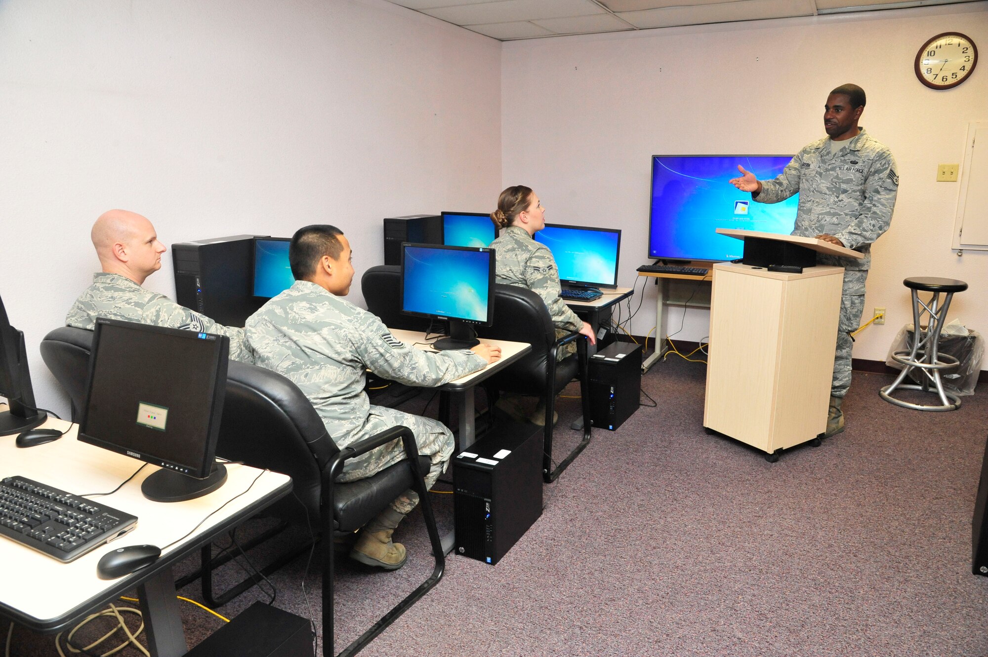Staff Sgt. Brian Gosha, 56th Communications Squadron SharePoint owner, briefs Airmen Sept. 30 on what they will learn in the Knowledge Management Cell at Luke Air Force Base. The training educated Luke Airmen on the information technology available to them. (U.S. Air Force photo/Senior Airman Grace Lee)