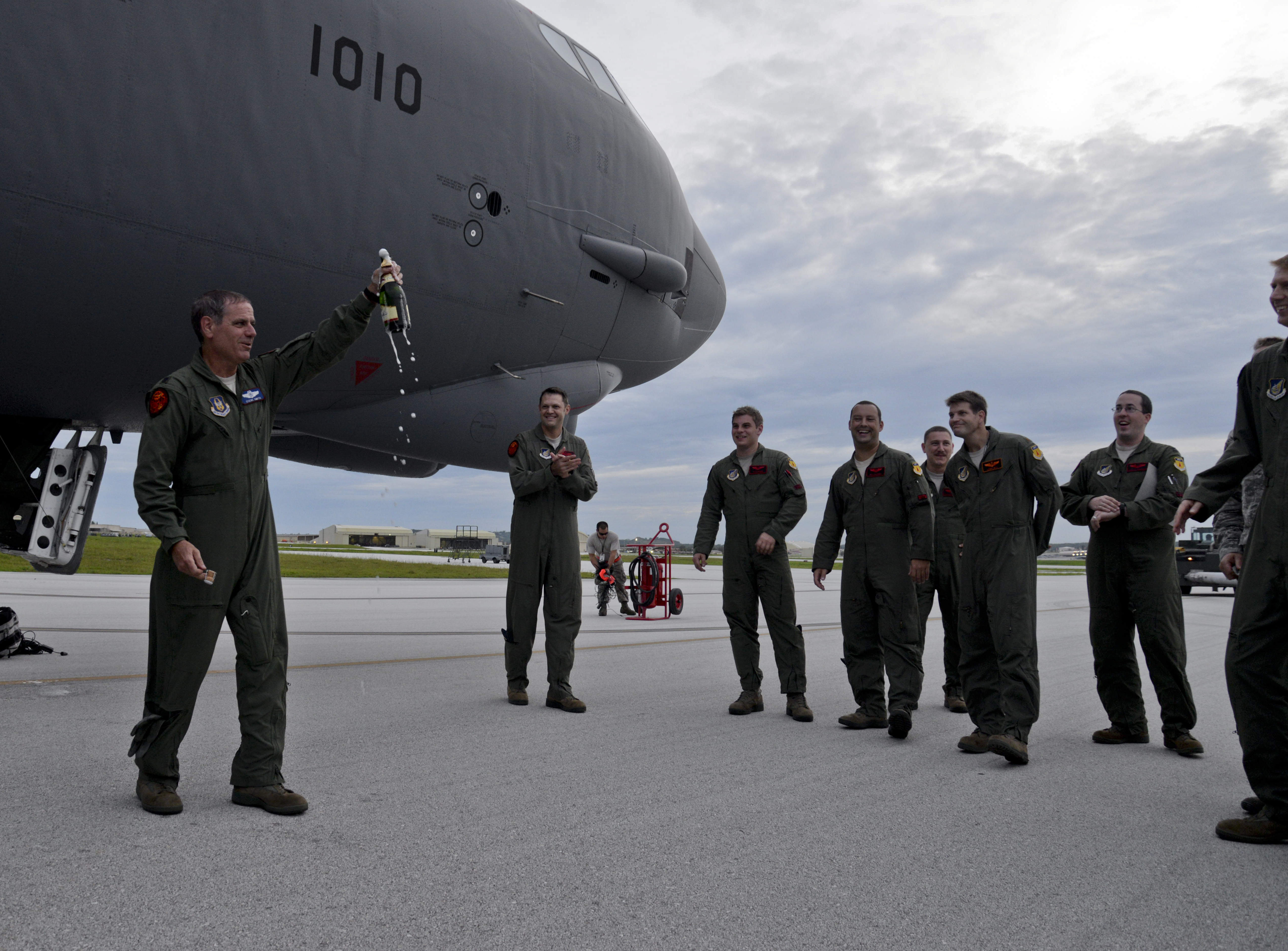 Radar Navigator reaches 9,000 flying hours in the B52 > 307th Bomb