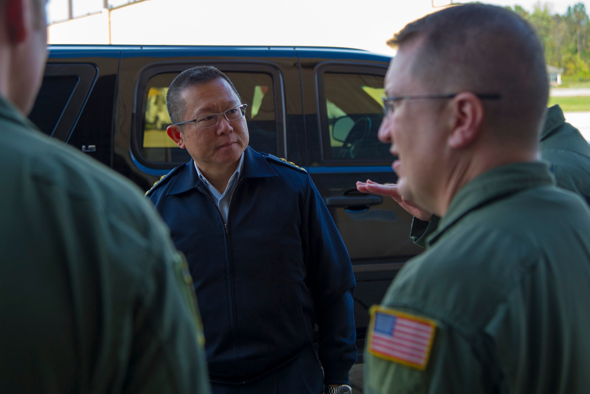 The 811th Operations Group welcomes Maj. Gen. Hoo Cher Mou, Chief of the Republic of Singapore Air Force, to Joint Base Andrews, Md., Oct. 20, 2014. The 1st Helicopter Squadron assigned to the 811th OG gave Mou an aerial tour of Washington, D.C. Mou is visiting U.S. Air Force key programs and receiving briefings from Air Force leaders as a mean to strengthen the coalition relationship. (U.S. Air Force photo/Airman 1st Class Ryan J. Sonnier)