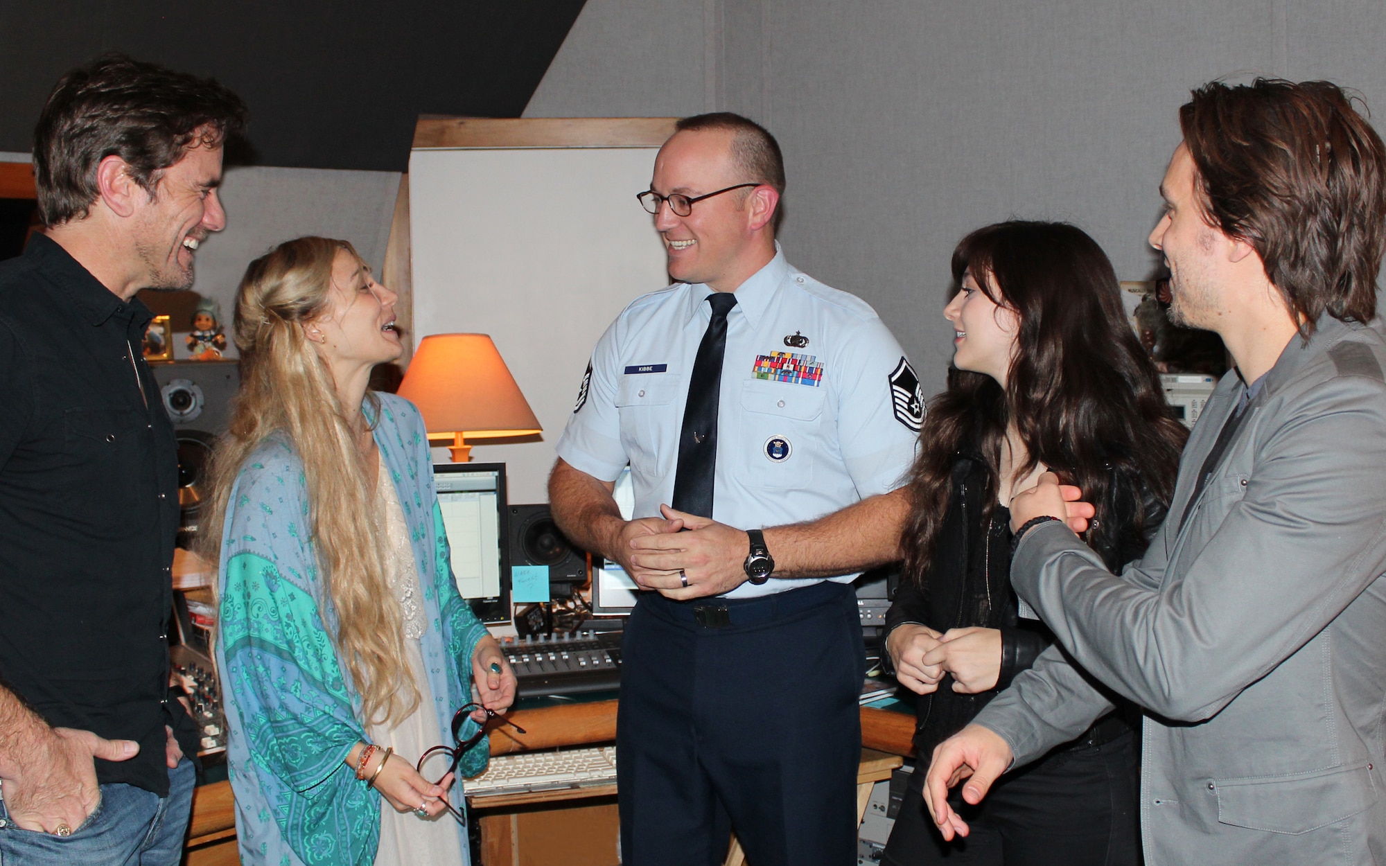 Master Sgt. Harry Kibbe chats with TV’s ‘Nashville’ cast members, from left, Charles “Chip” Esten, Clare Bowen, Jonathan Jackson and Aubrey Peeples. Kibbe interviewed the actors for the 2014 “Red, White and Air Force Blue Christmas” radio special. The one-hour program will be sent to more than 3,000 country radio stations in the U.S. and the Armed Forces Network for airing during the upcoming holiday season. Air Force Recruiting Service produces the annual holiday special. (U.S. Air Force photo/Dale Eckroth)