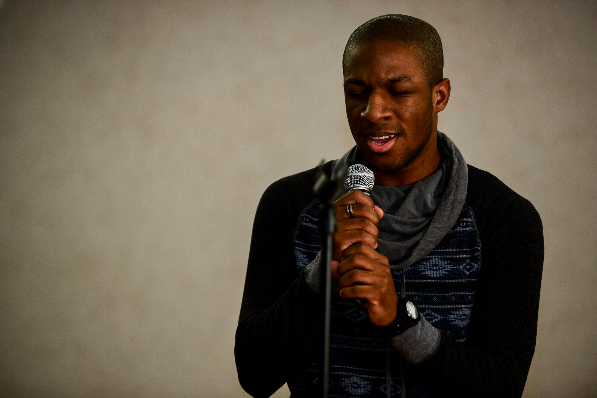 U.S. Army Pfc. Aaron Abdullah, Dental Activity dental specialist, takes his turn during the first round of Operation Rising Star at Fort Eustis, Va., Oct. 22, 2014. Half of the contestant’s scores came from the judges and the other half came from the audience’s participation. (U.S. Air Force photo by Airman 1st Class Kimberly Nagle/Released)  