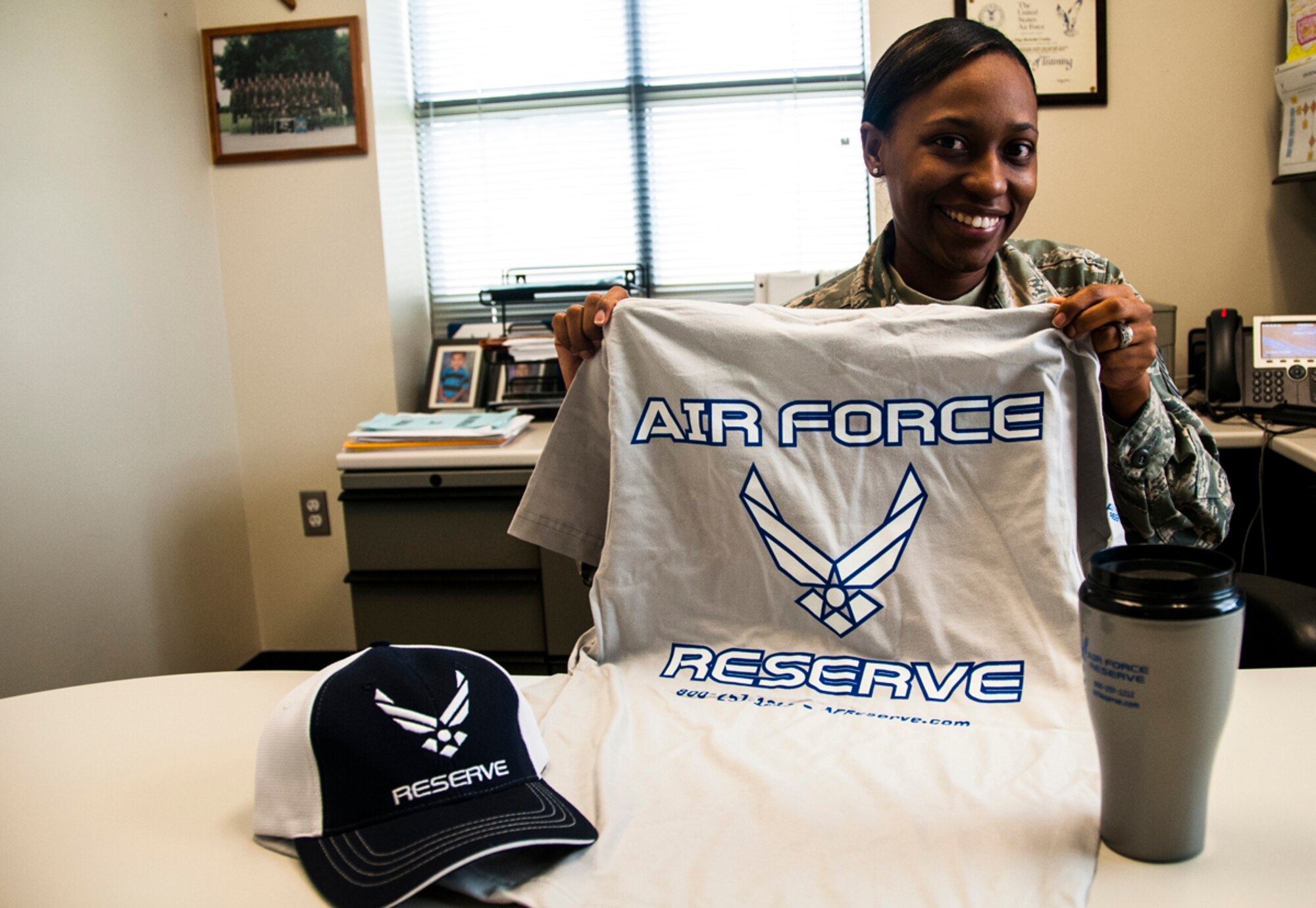 Tech. Sgt. Rickeita Conly is an Air Force Reserve recruiter. "Recruiting is exiting, and very rewarding," she said. "There's always something going on. I love it!" (U.S.. Air Force photo/Senior Airman Daniel Phelps)