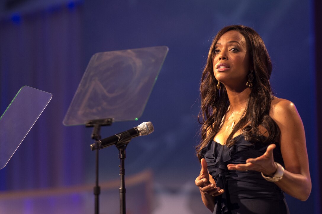 Mistress of Ceremonies for the 2014 Honoring Those Who Serve Gala, actress and comedian Aisha Tyler, provides opening remarks at the United Service Organization Gala in Washington, D.C., Oct. 17, 2014.