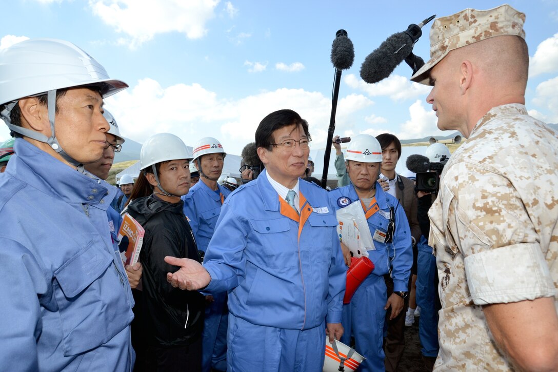 Colonel Fullwood meets with Mr. Nishimura (left), the Japanese State Minister of Cabinet Office, and Dr. Kawakatsu (right), the Governor of Shizuoka Prefecture, during the Mount Fuji evacuation drill held on 19 October 2014.  The purpose of the drill, the first of its kind involving the prefectures of Shizuoka, Yamanashi and Kanagawa, was to confirm how the communities would cooperate with each other and the central government to conduct evacuation, search, and recovery operations in response to an eruption.
(Photo by PR Division, Shizuoka Prefectural Government, Japan)
