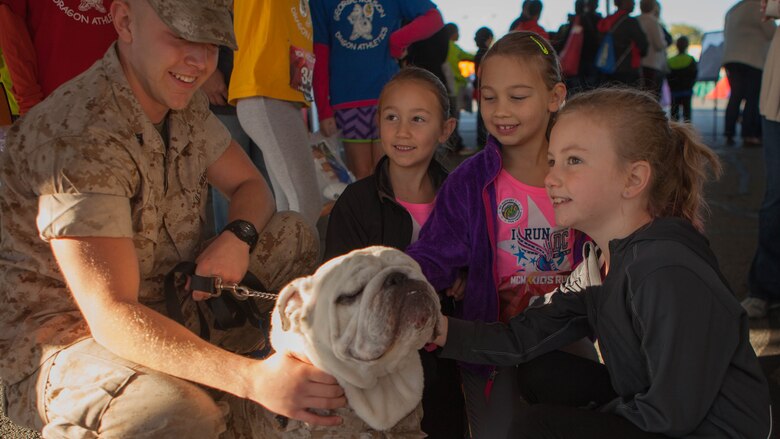 Cpl. Chesty XVI, the Marine Corps mascot, and his handler, Cpl. Van Lantrip spend time with a few of the young runners taking part in the Marine Corps Marathon Kids Run Nov. 25 at the Pentagon in Arlington, VA.Children ages 5-12 had the opportunity to get active and run a one-mile lap for fun around the five-sided building.  