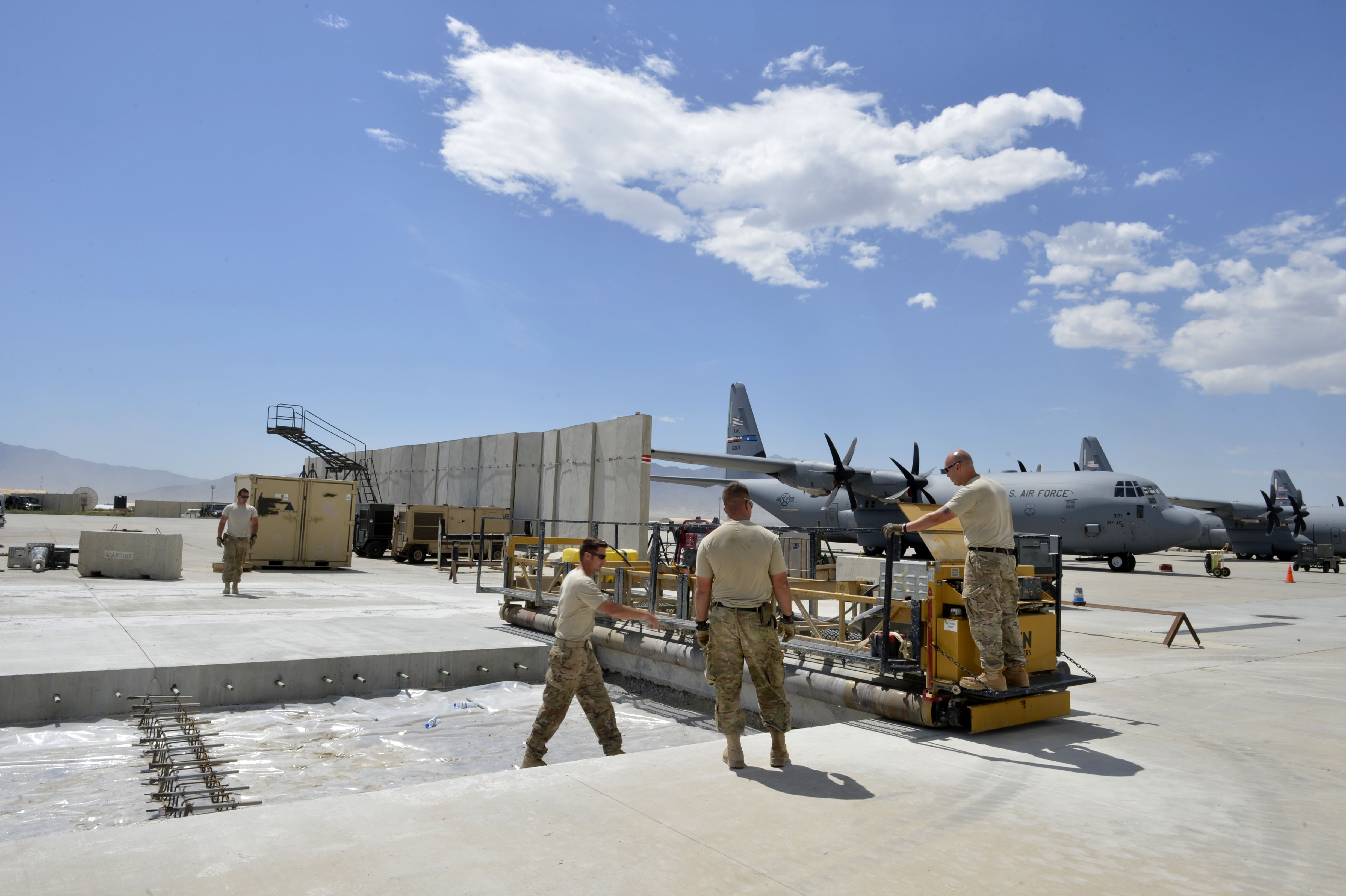 Expeditionary Airmen operate DOD’s busiest single runway > U.S. Air