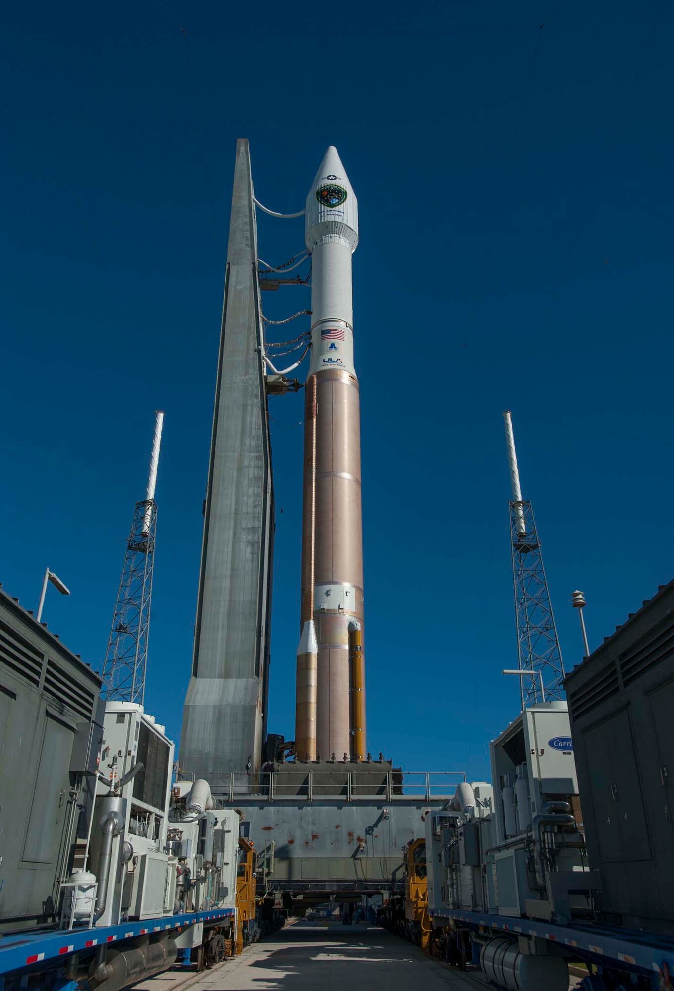 An ULA Atlas V rolls out to Cape Canaveral AFS’ Space Launch Complex-41 with GPSII-F8 aboard, Oct. 28. (Photo courtesy of United Launch Alliance)