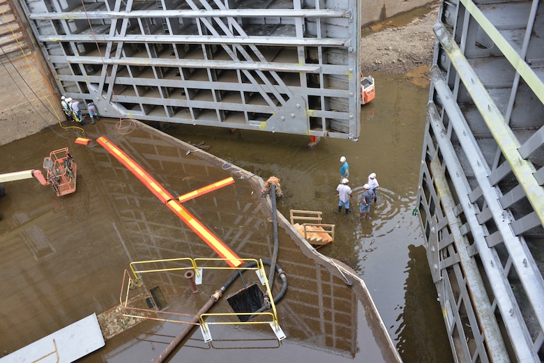 The main Wheeler Navigational Lock is dry this week so work crews can inspect and repair underwater components.   U.S. Army Corps of Engineers Nashville District’s employees dewatered the 51-year-old 110-by-600-foot lock and closely inspected the 67-foot miter gates, culvert valves and all other areas of the lower lock chamber that are normally underwater.
