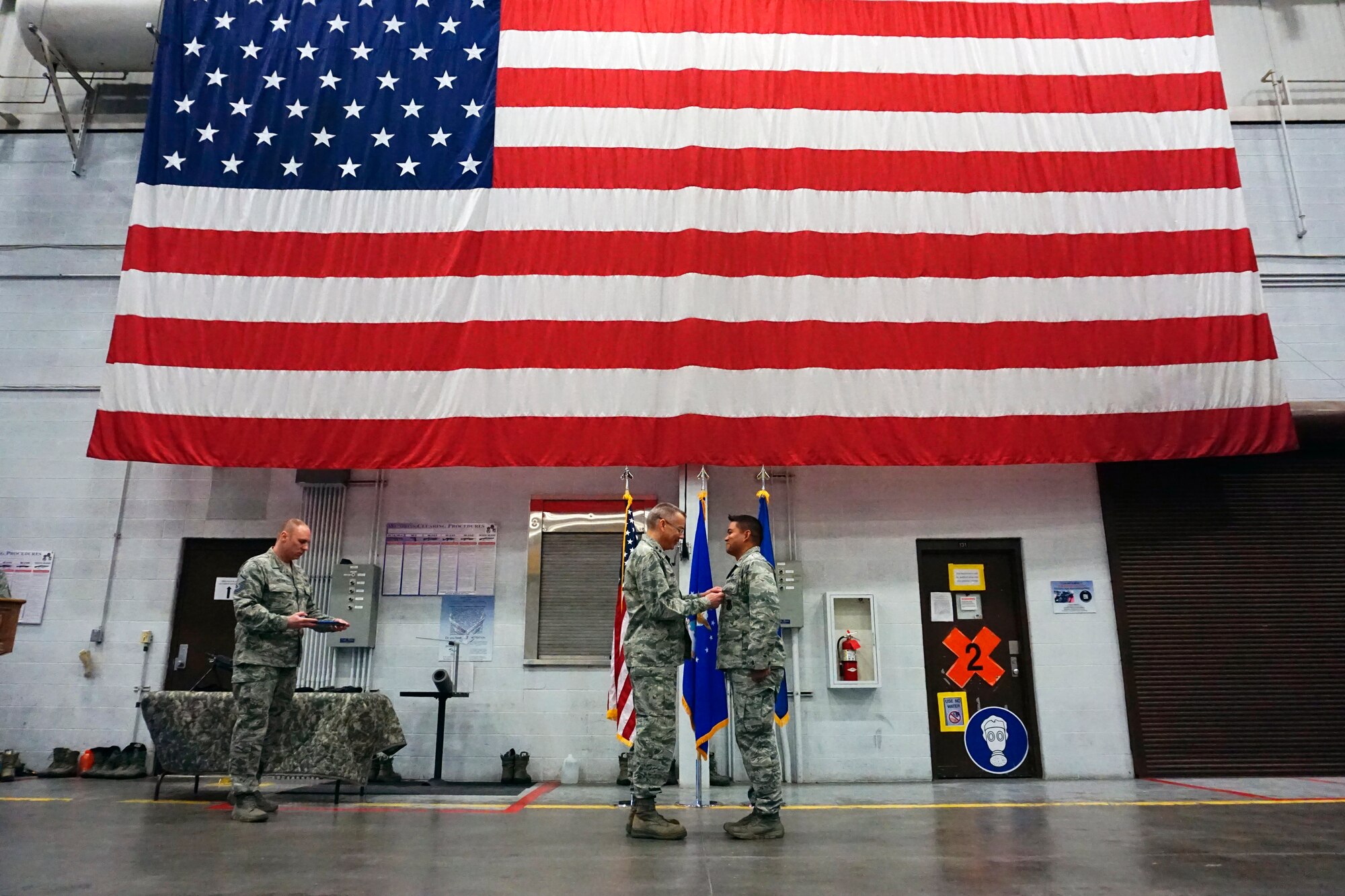 Maj. Gen. Jack Weinstein, Task Force 214 and 20th Air Force commander, presents the Air Force Achievement Medal to Major Marcanthony Ortiz, 790th Missile Security Forces Squadron Oct. 28, 2014, on F.E. Warren Air Force Base, Wyo. The AFAM was awarded to Ortiz for his role in implementing a newly created flight commander's course. (U.S. Air Force photo by Lan Kim)

