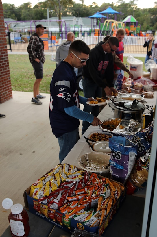 VMR-1 builds camaraderie with tailgate cookout