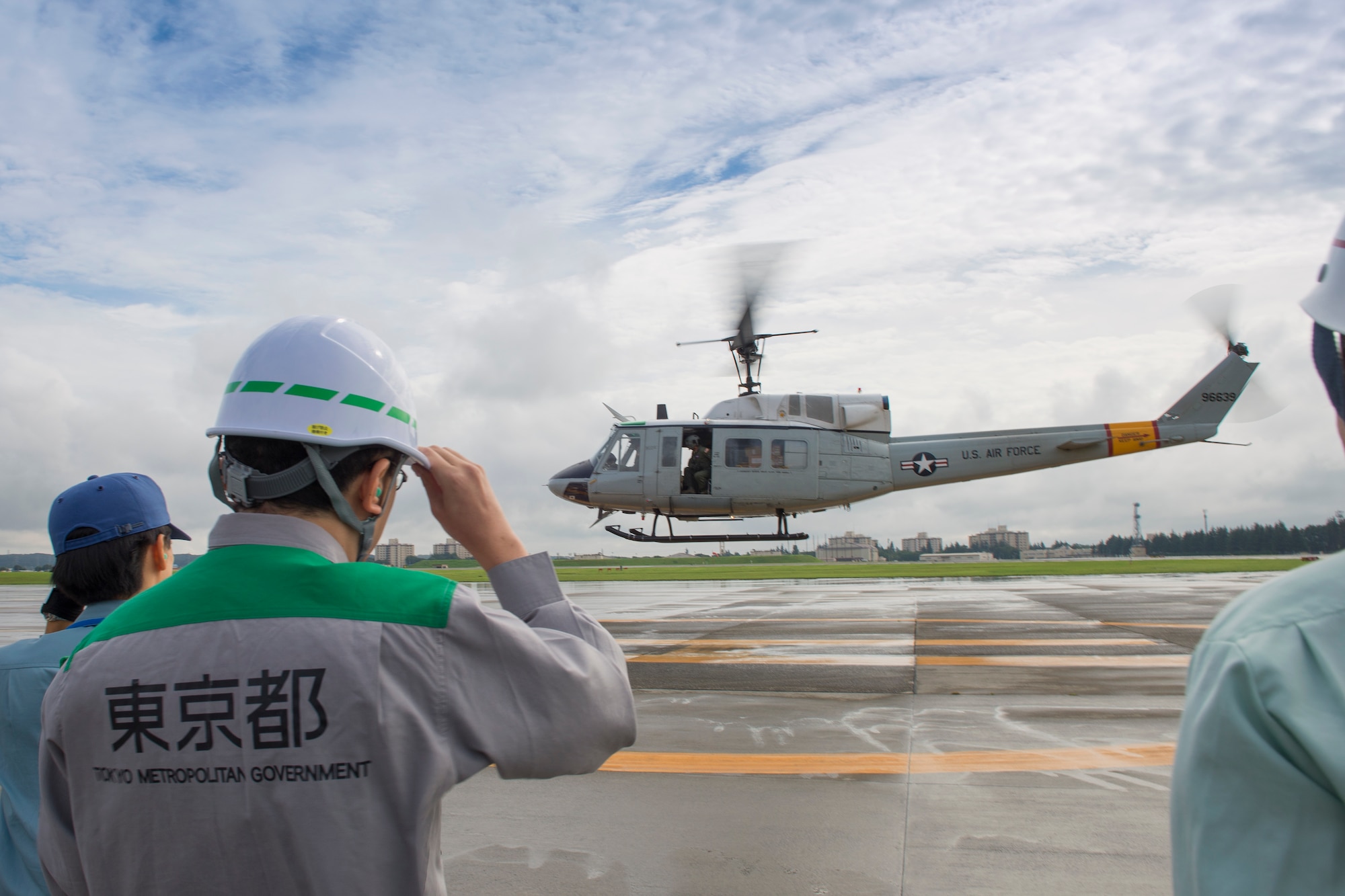 A UH-1N Huey takes off after loading simulated relief supplies at Yokota Air Base, Japan, Aug. 30, 2014 during the annual Tokyo Metropolitan Government Comprehensive Disaster Prevention Drill. . Yokota personnel practiced delivering simulated relief supplies to Ariake no Oka core wide-area disaster prevention base in downtown Tokyo. (U.S. Air Force photo by Osakabe Yasuo/Released)