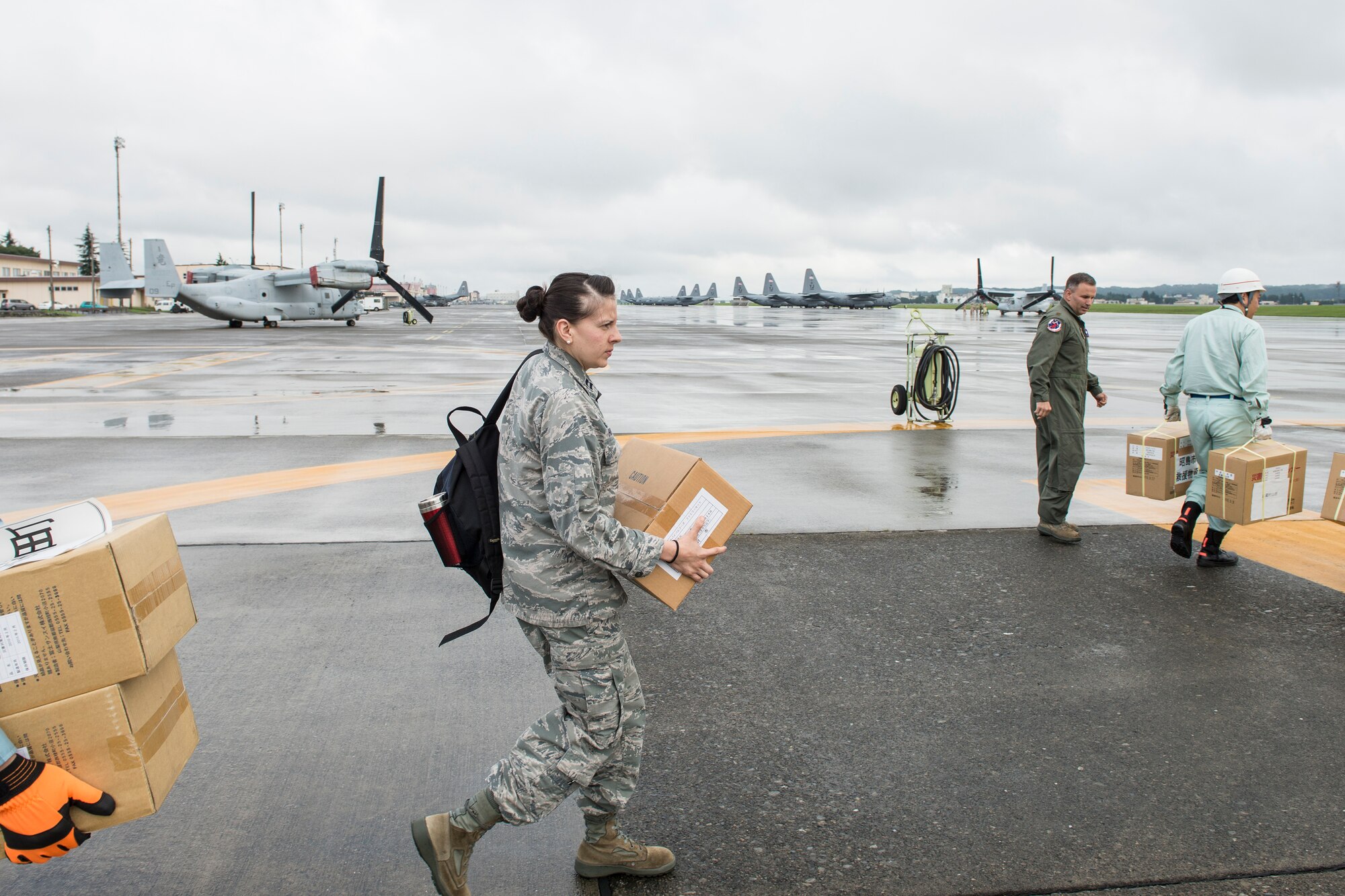 Capt. Janeth Howell, 374th Airlift Wing, loads simulated relief supplies at Yokota Air Base, Japan, Aug. 30, 2014, during the annual Tokyo Metropolitan Government Comprehensive Disaster Management Drill. Yokota personnel practiced delivering simulated relief supplies to Ariake no Oka core wide-area disaster prevention base in downtown Tokyo. (U.S. Air Force photo by Osakabe Yasuo/Released)