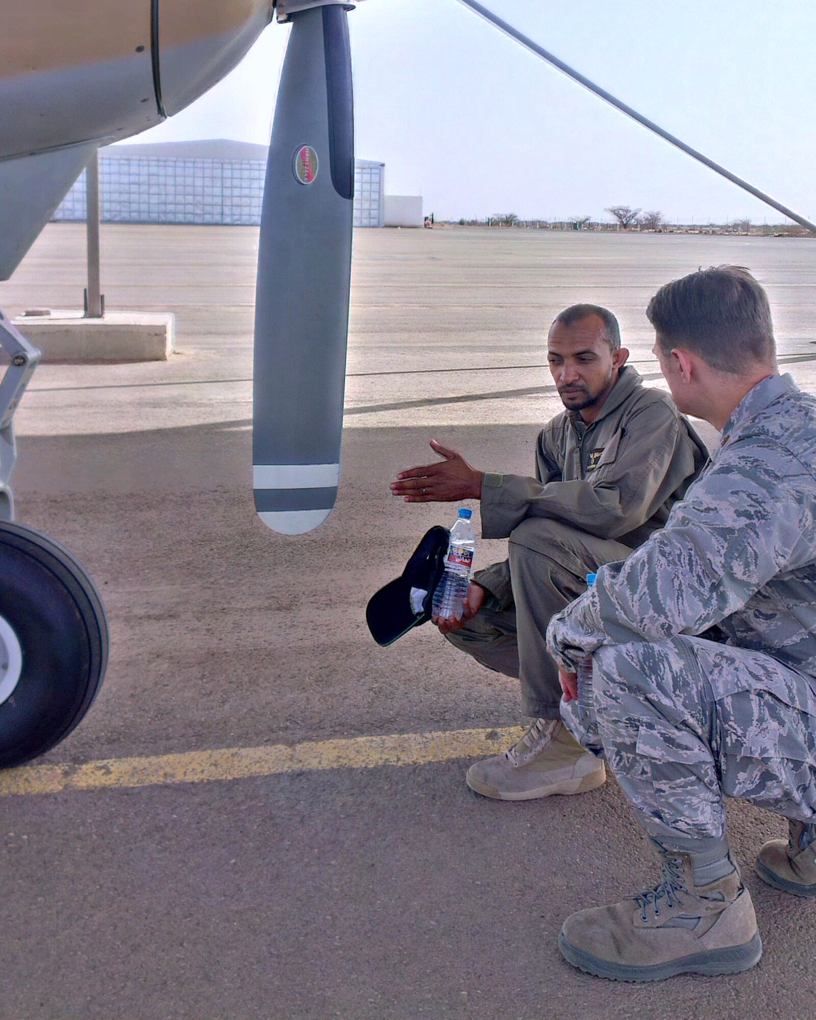 Mauritanian Air Force Master Sgt. Ahmed Beheitt, Cessna 208 Grand Caravan crew chief, discusses the mechanics of the Cessna to U.S. Air Force Maj. Michael Simons, African Partnership Flight Mauritania lead planner at Atar Airbase, Mauritania Sept. 1, 2014. Airmen from six African nations, 17 Airmen from U.S. Air Forces in Europe and Air Forces Africa as well as Air Mobility Command, arrived in Atar, Mauritania for the five-day training workshop. (U.S. Air Force photo/Master Sgt. Brian Boisvert/Released)