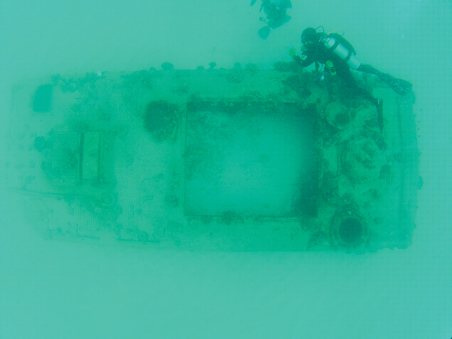 Divers document relics off Kaneohe Bay shores > United States Marine