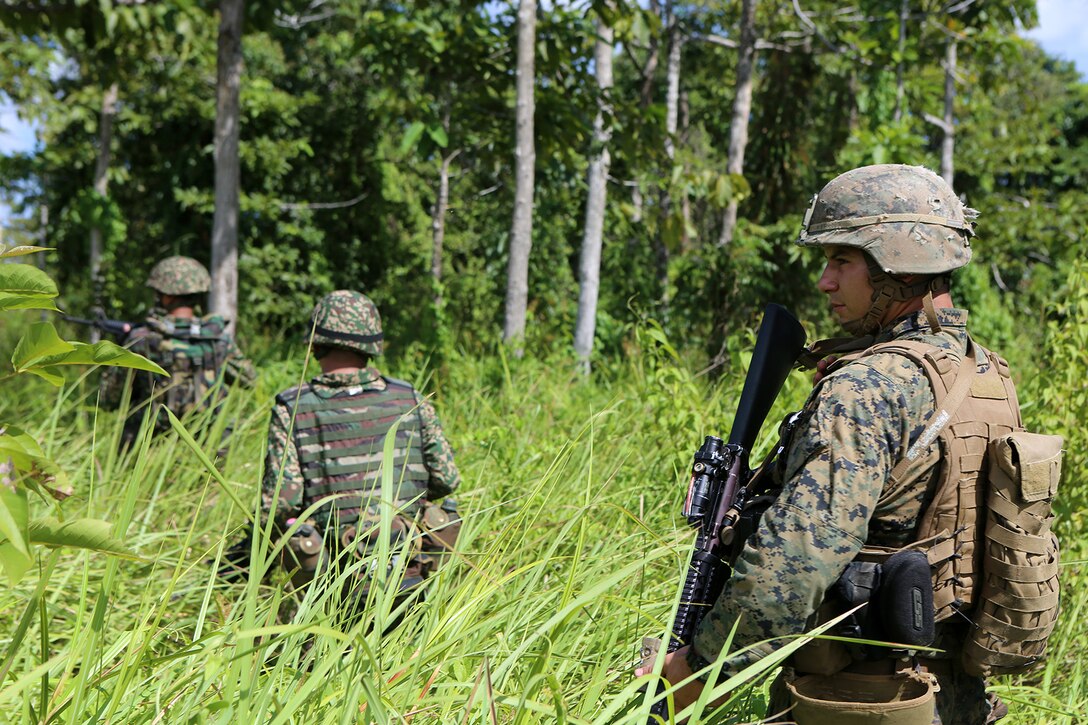 Cpl. John Benavides Jr., a team leader with Echo Company, Battalion Landing Team 2nd Battalion, 1st Marines, 11th Marine Expeditionary Unit, leads a team of Malaysian service members in a simulated ambush during Malaysia-United States Amphibious Exercise 2014 Aug. 29. During MALUS AMPHEX 14, Marines with the 11th MEU conduct partnered training with the Malaysian Armed Forces including shipboard familiarization, medical and dental training and weapons familiarization. (U.S. Marine Corps photo by Sgt. Melissa Wenger/Released)    