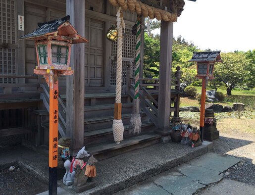 Fox spirits stand guard outside of a shrine used for praying at the Takayama Inari shrine in Goshogawara, Japan, Aug. 31, 2014. The proper way to pray at a shrine includes ringing the bell once, bowing twice, clapping twice whilst thinking of your prayer and then concluding with a final bow. (U.S. Air Force photo by Airman 1st Class Patrick S. Ciccarone/Released) 

