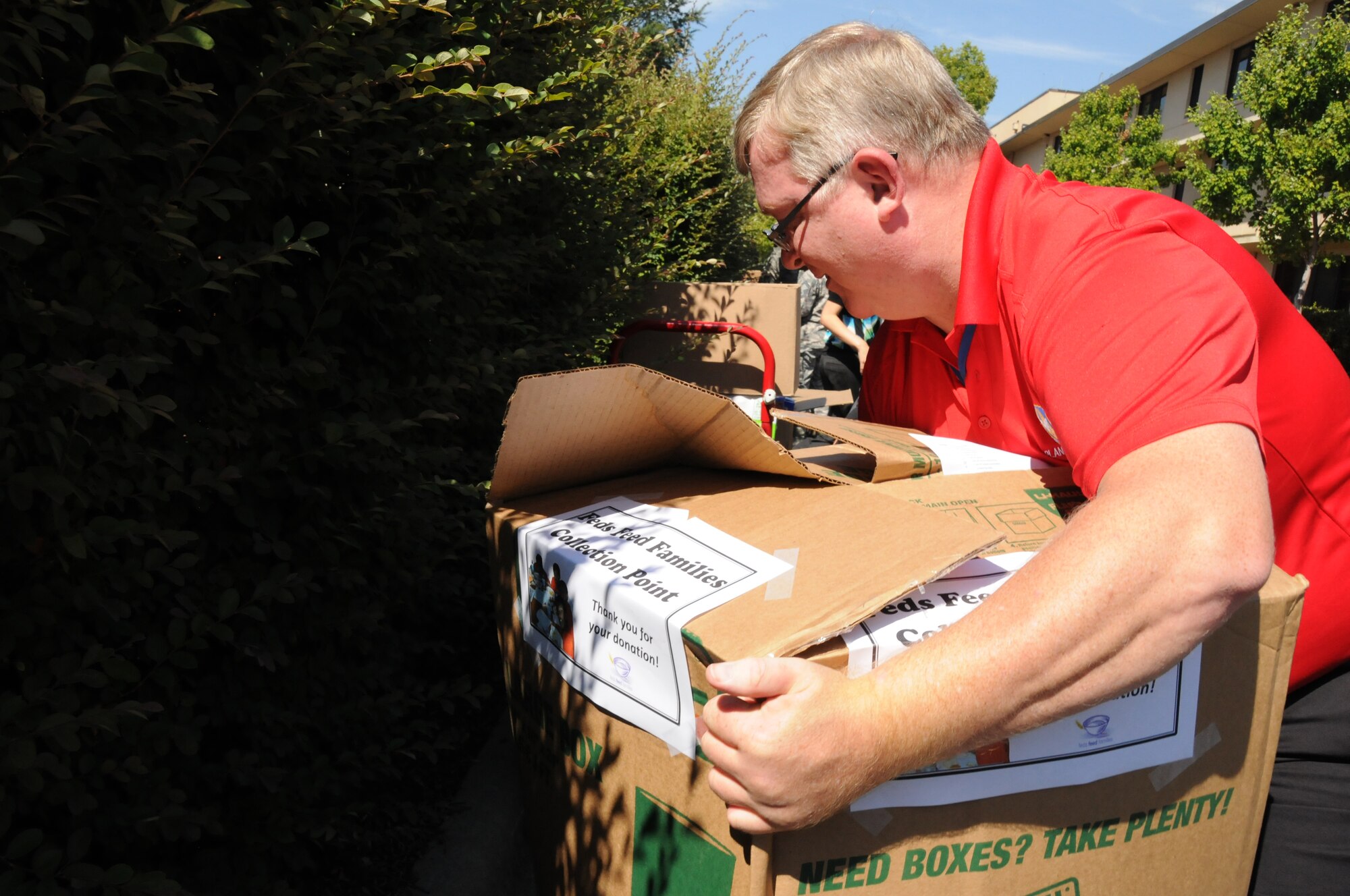 Bentley “Jay” Barfoot, Air Force Reserve Command Air Plans and Programs, helps transport the final donations from AFRC in support of the Feds Feed Families 2014 campaign Aug. 28, 2014. AFRC wrapped up its first season participating as a lead agency in a Feds Feed Families food drive Aug. 28, collecting more than 1,425 pounds of food to help feed people in need in our local community. (U.S. Air Force photo/ Master Sgt. Shanda L. De Anda)