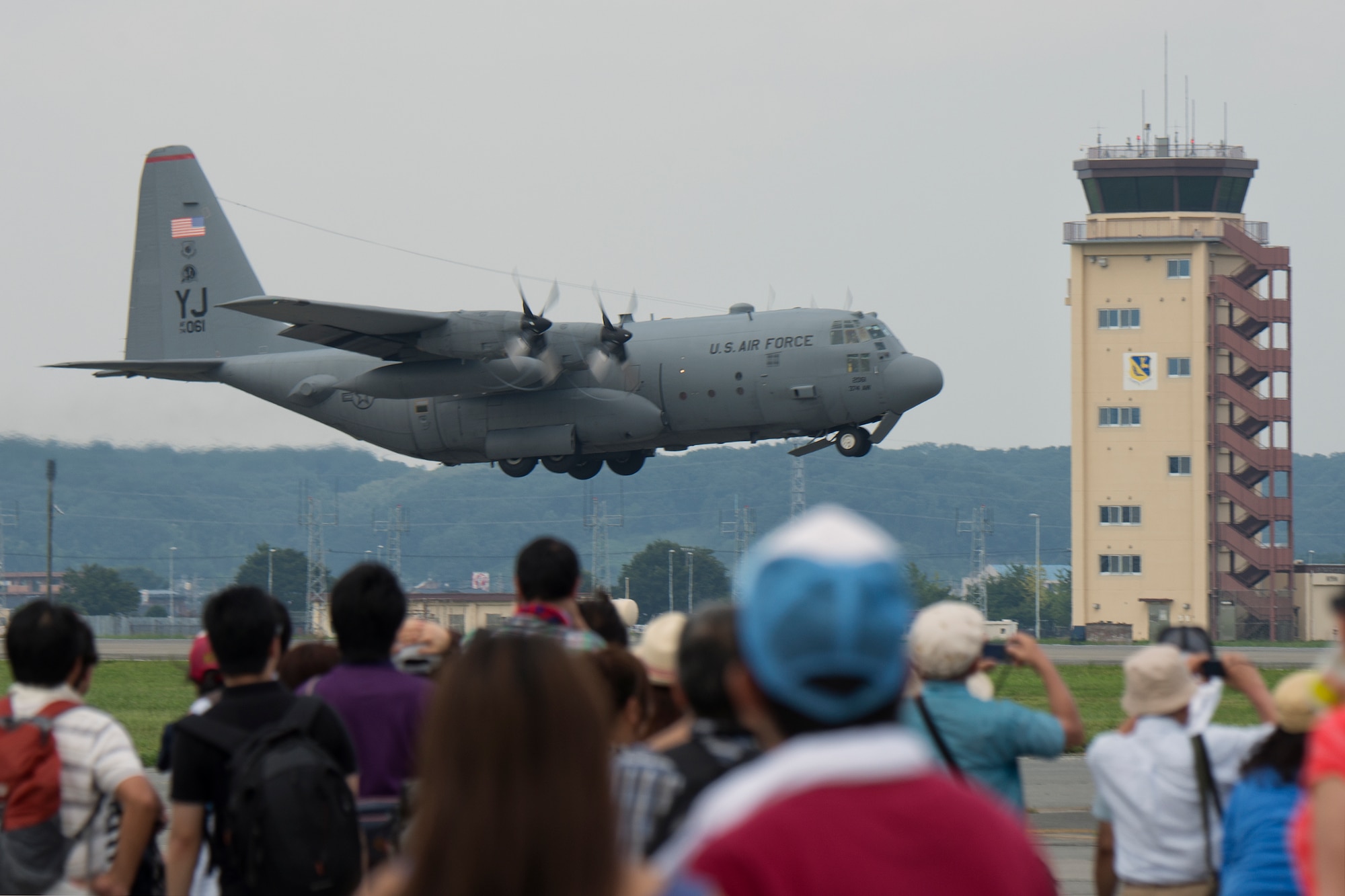 A C-130 Hercules from the 36th Airlift Squadron takes off at Yokota Air Base, Japan, during the Japanese-American Friendship Festival Sept. 6, 2014. Yokota welcomed approximately 148,000 visitors during the two-day festival. (U.S. Air Force photo by Osakabe Yasuo/Released)  
